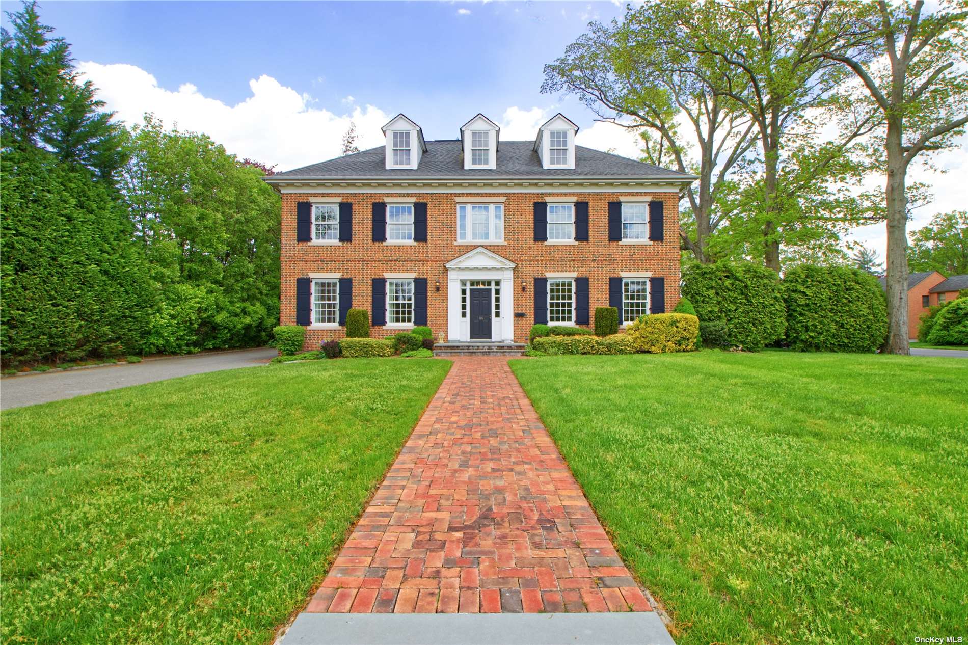 #1 photo, 135 Whitehall Boulevard, Garden City , NY 11530