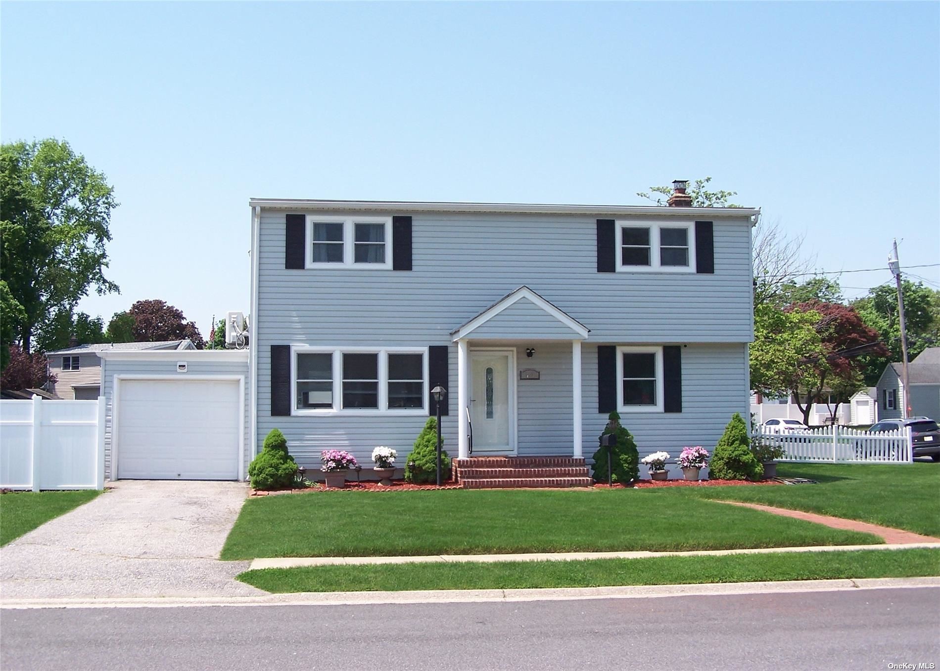 #1 photo, 550 18th Street, West Babylon , NY 11704