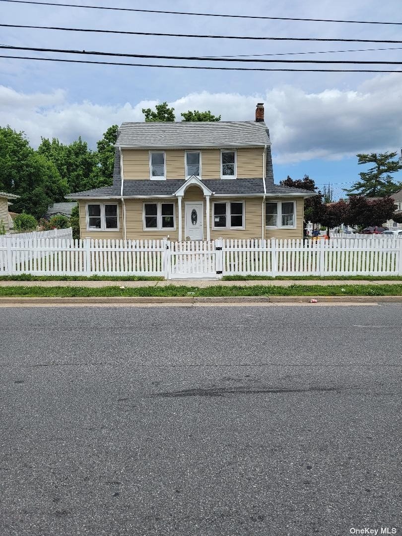 #1 photo, 111 E Graham Avenue, 長島 Hempstead , NY 11550