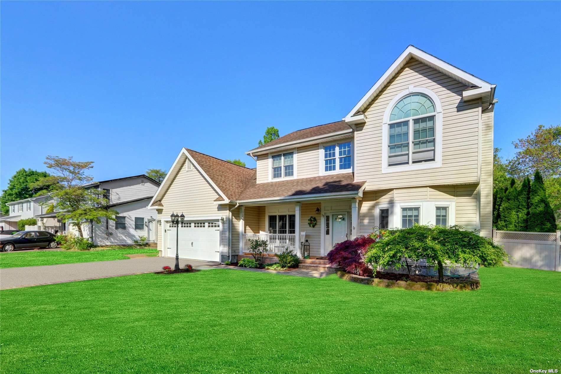 #1 photo, 23 Holly Road, Oakdale , NY 11769