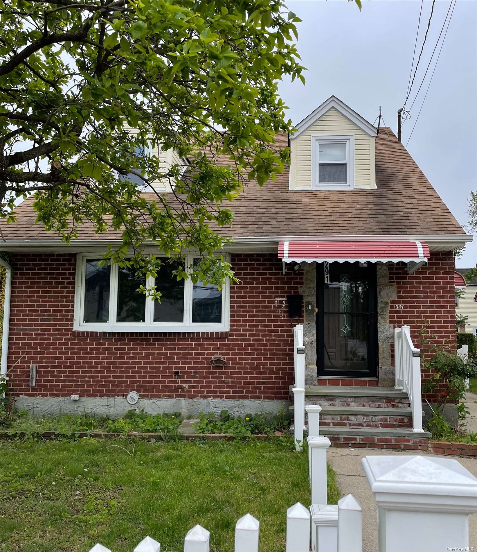 #1 photo, 291 Saville Road, Mineola , NY 11501
