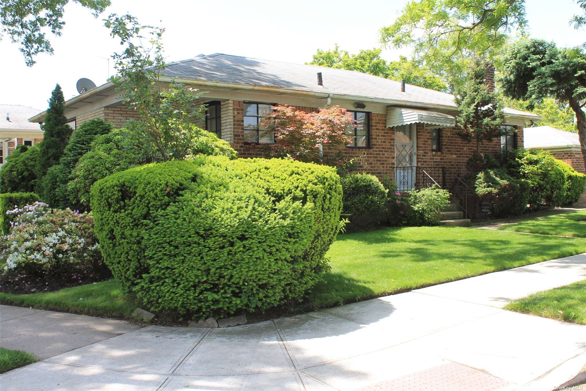 #1 photo, 17-34 Francis Lewis Boulevard, 皇后區 白石鎮 Whitestone , NY 11357