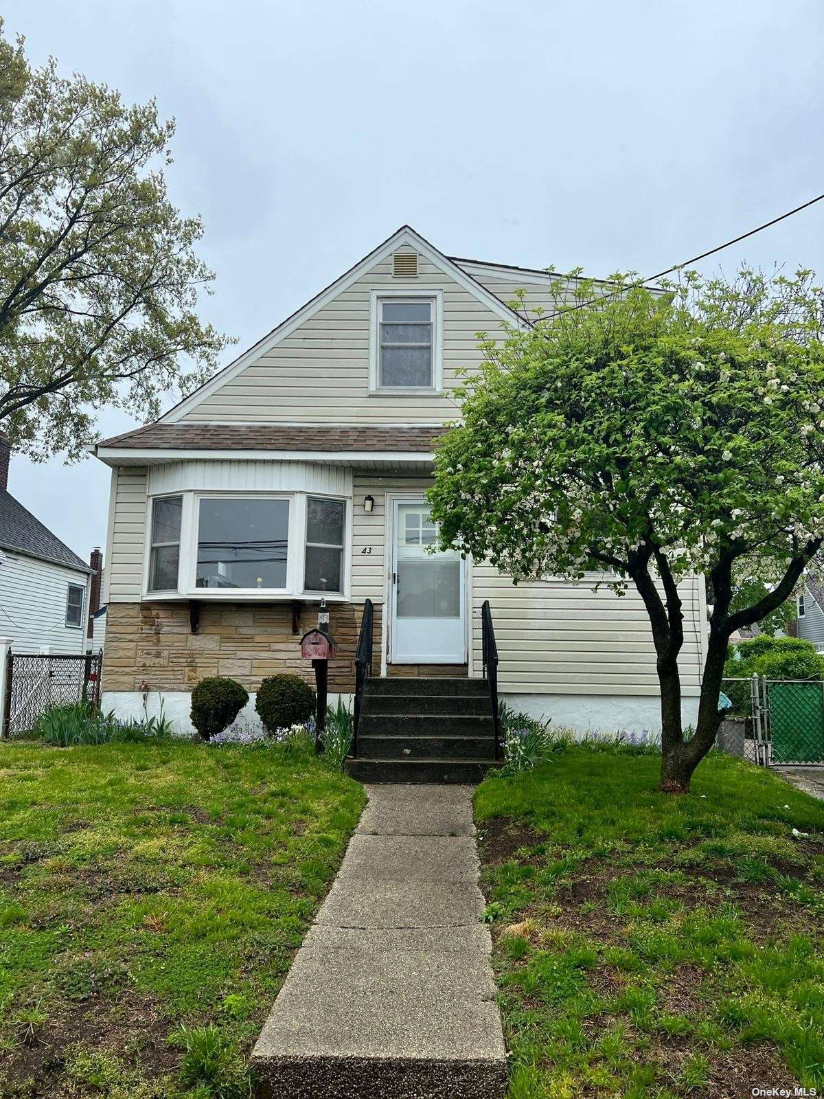 #1 photo, 43 Spring Garden, Нассау ‖ Valley Stream , NY 11580