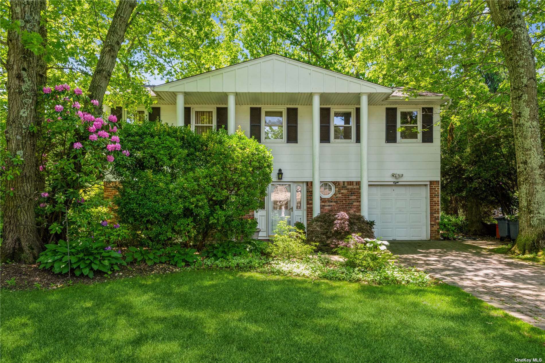 #1 photo, 8 Cedarwood Lane, Commack , NY 11725