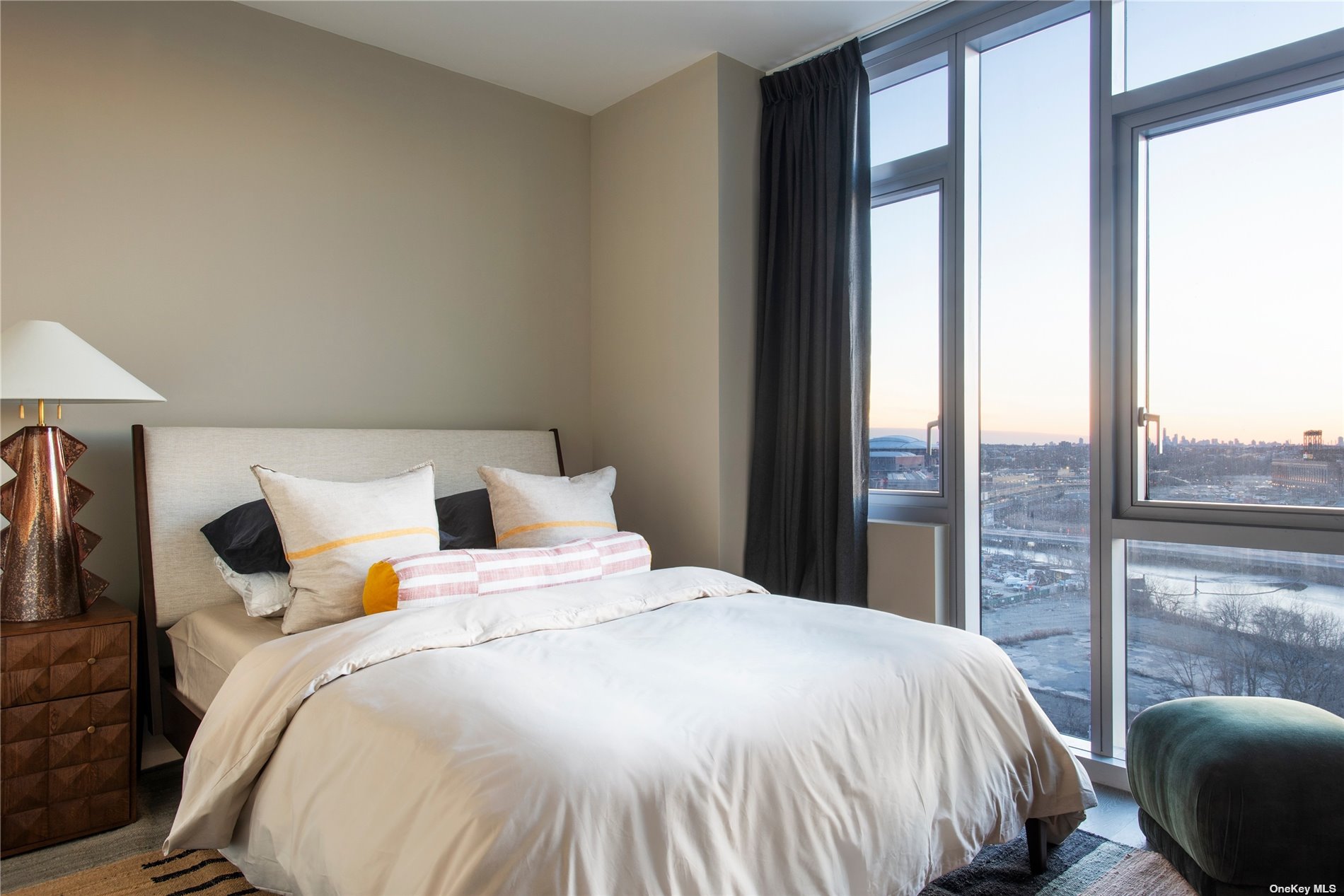 #1 photo, 133-36 37 Avenue, 法拉盛 Flushing , NY 11354