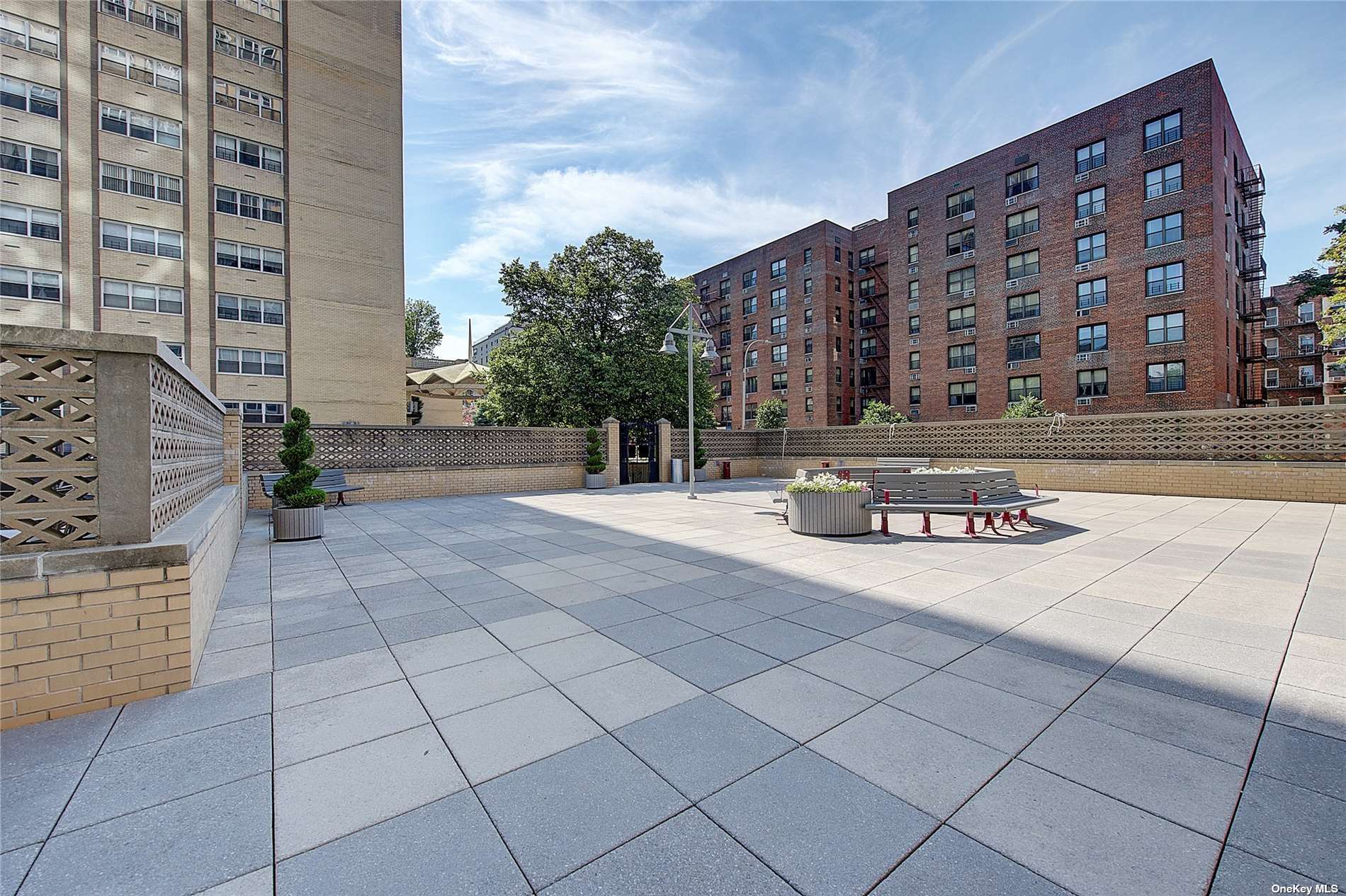 #1 photo, 66-36 Yellowstone Boulevard, 皇后區 森林小丘 Forest Hills , NY 11375