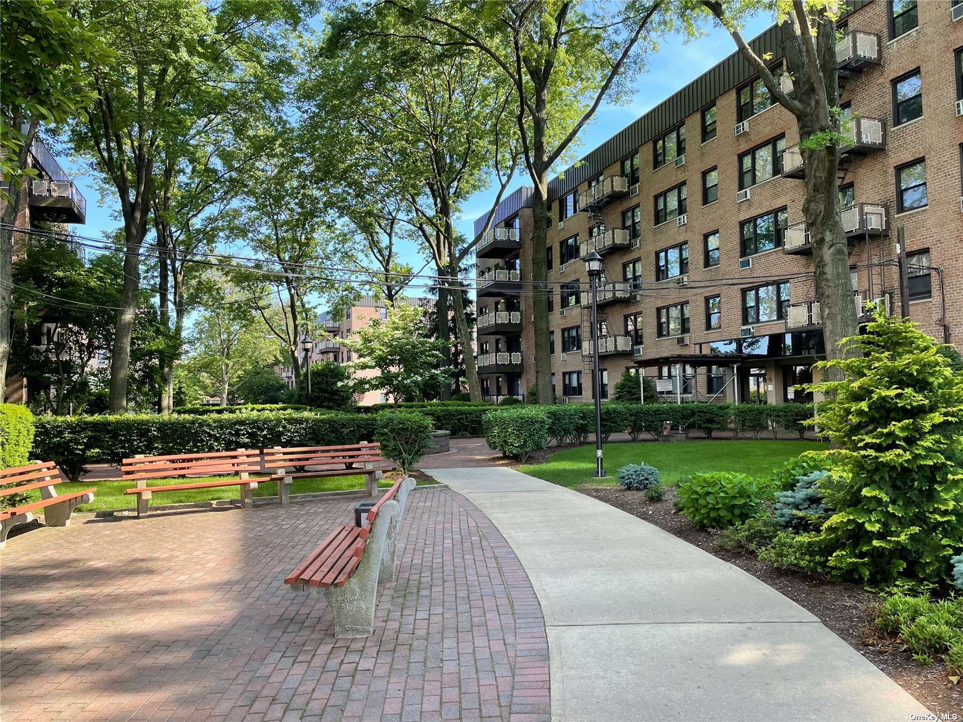 #1 photo, 4 Birchwood Court, ナッソー郡 Mineola , NY 11501