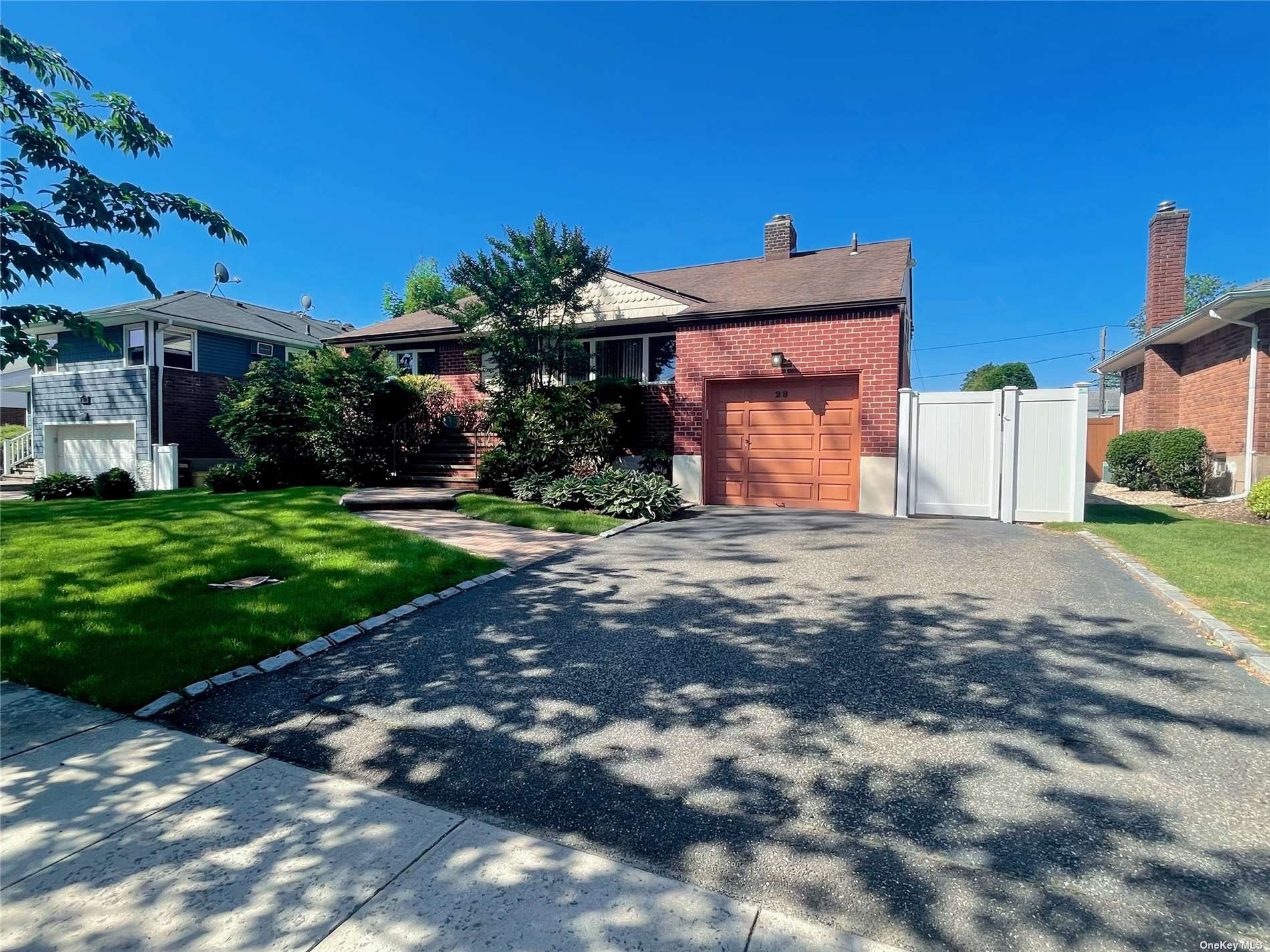 #1 photo, 28 Irene Ln E, 长岛 Plainview , NY 11803