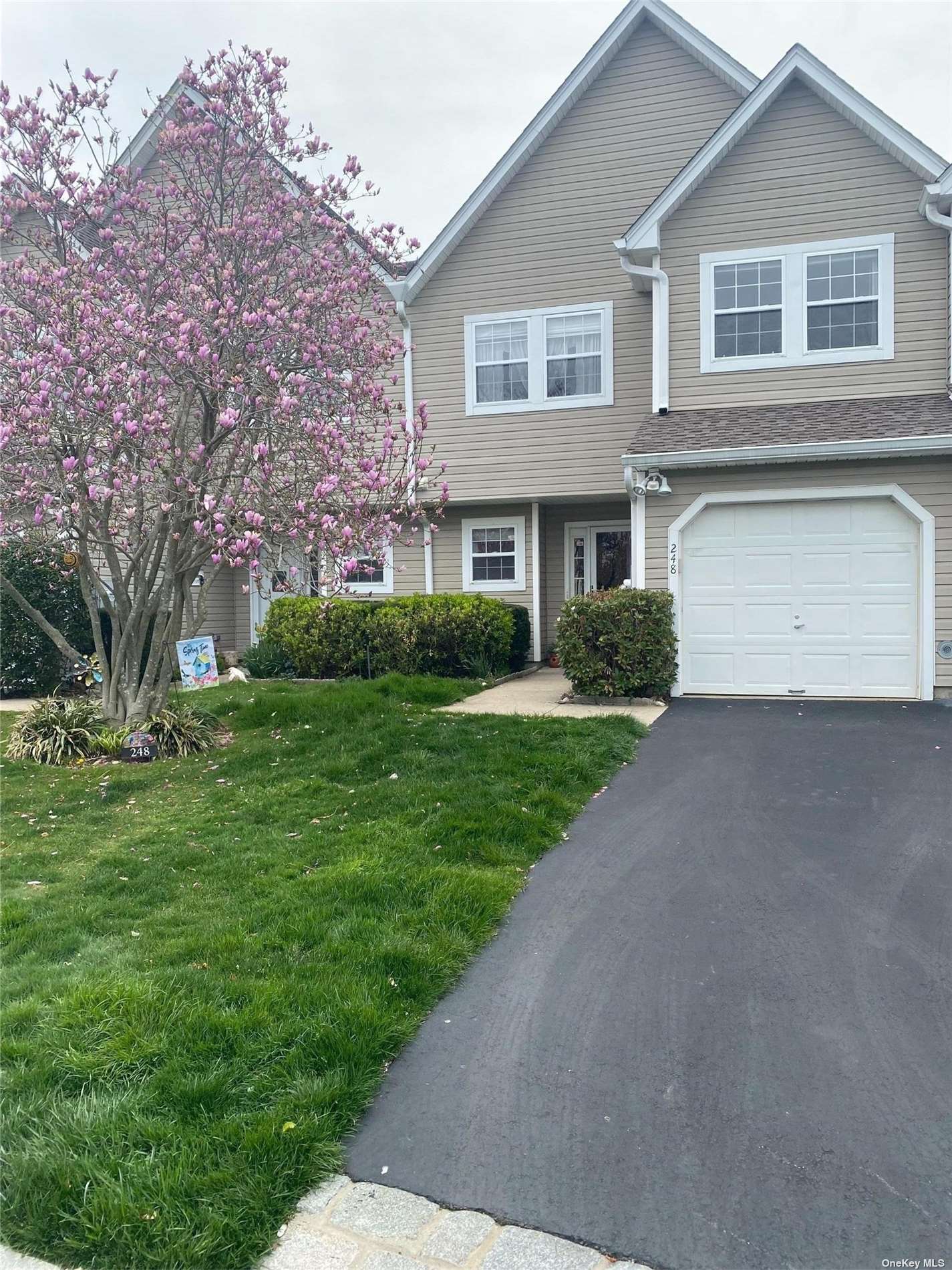 #1 photo, 248 Erin Lane, מחוז סאפוק East Setauket , NY 11733