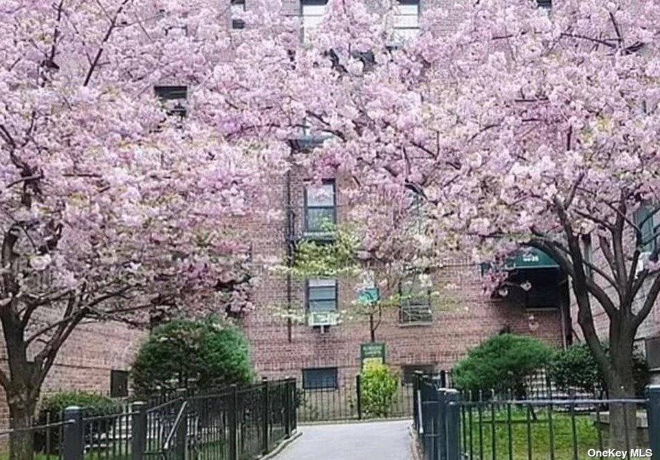 #1 photo, 44-16 Macnish St, クイーンズ区 Elmhurst , NY 11373