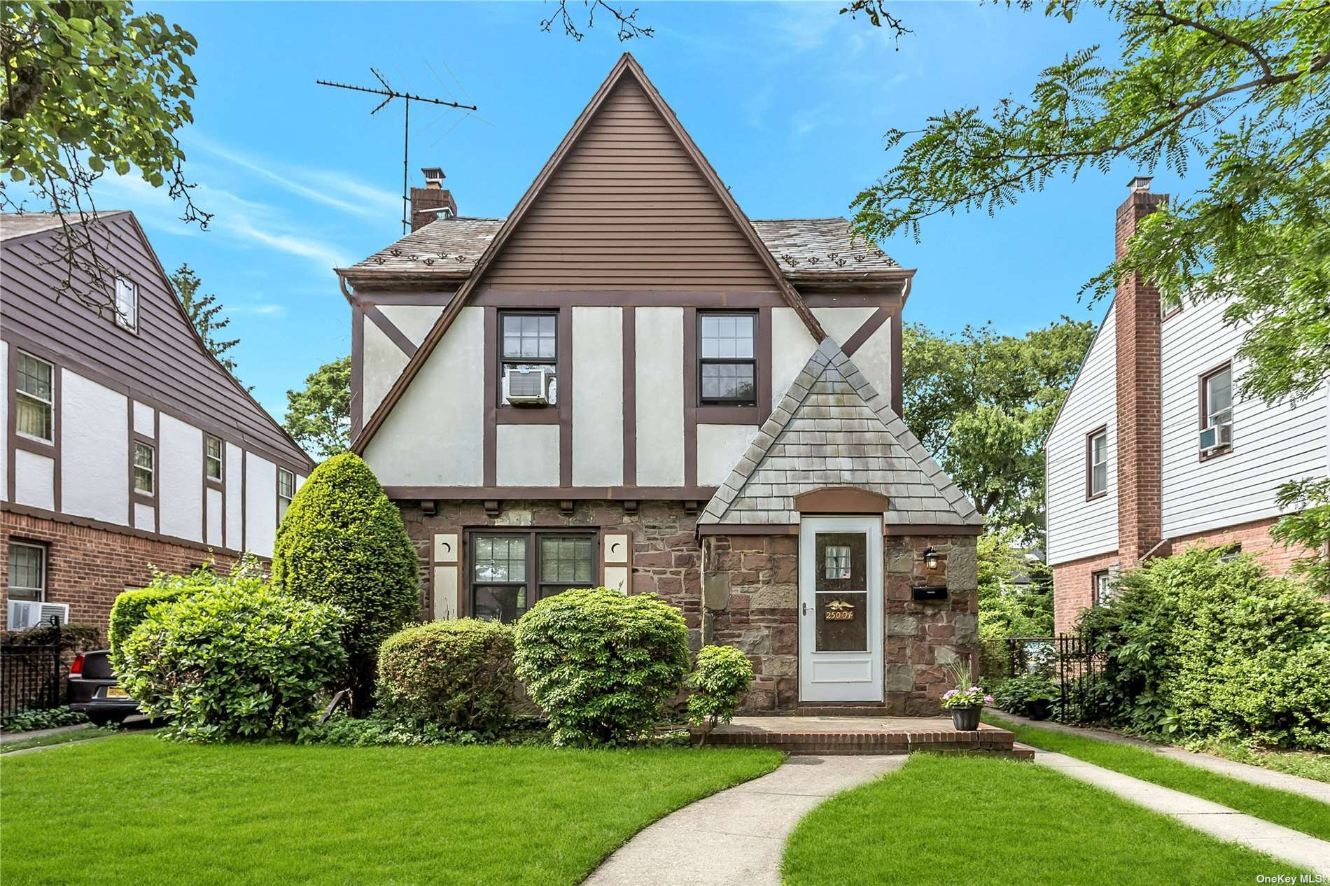 #1 photo, 250-04 87th Drive, クイーンズ区 Bellerose , NY 11426