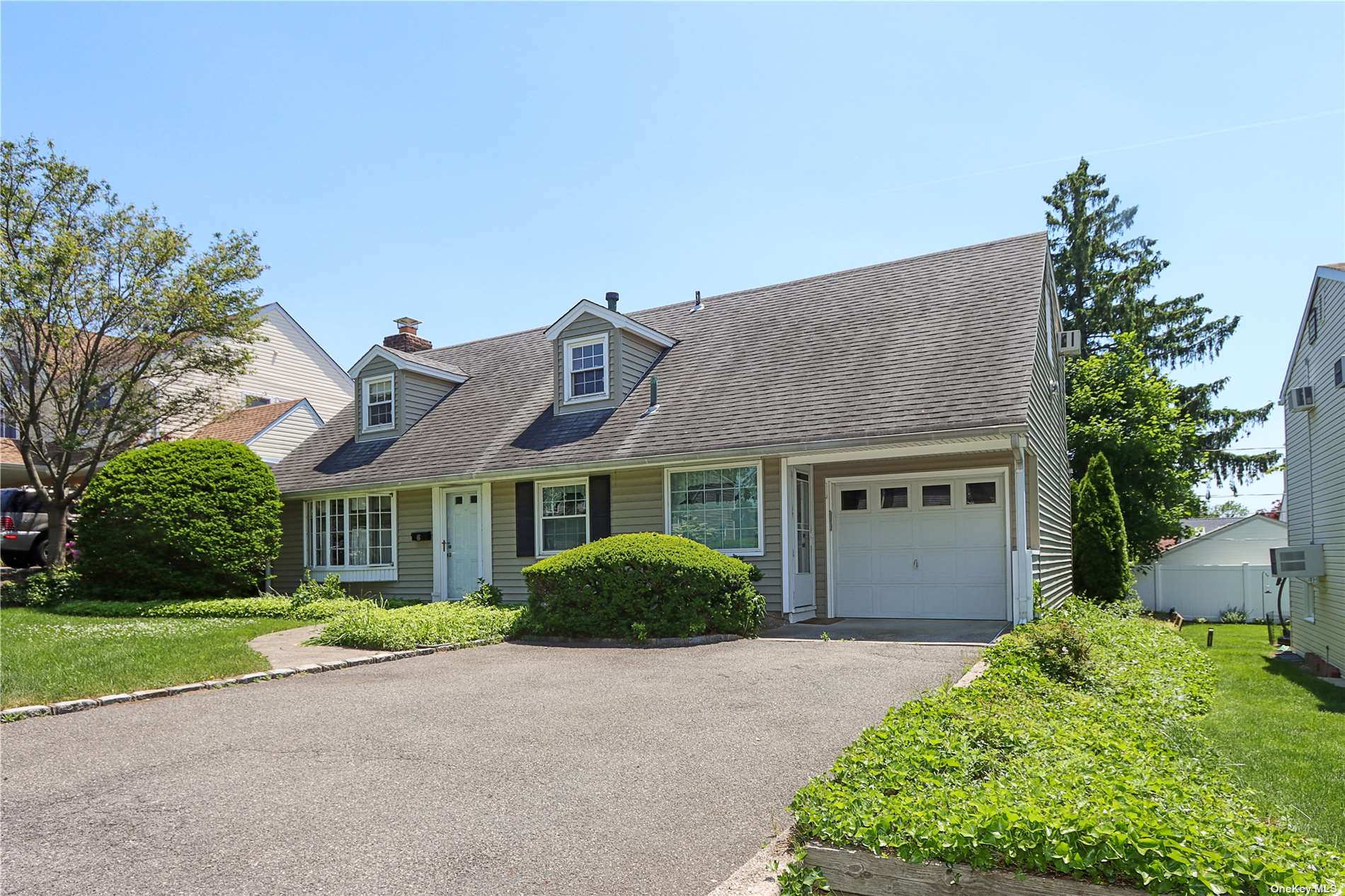 #1 photo, 46 12th Street, নাসাউ কাউন্টি Carle Place , NY 11514