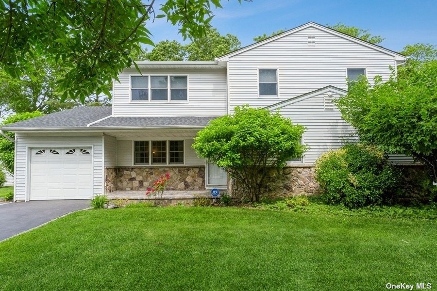 #1 photo, 126 Greenway Drive S, Syosset , NY 11791