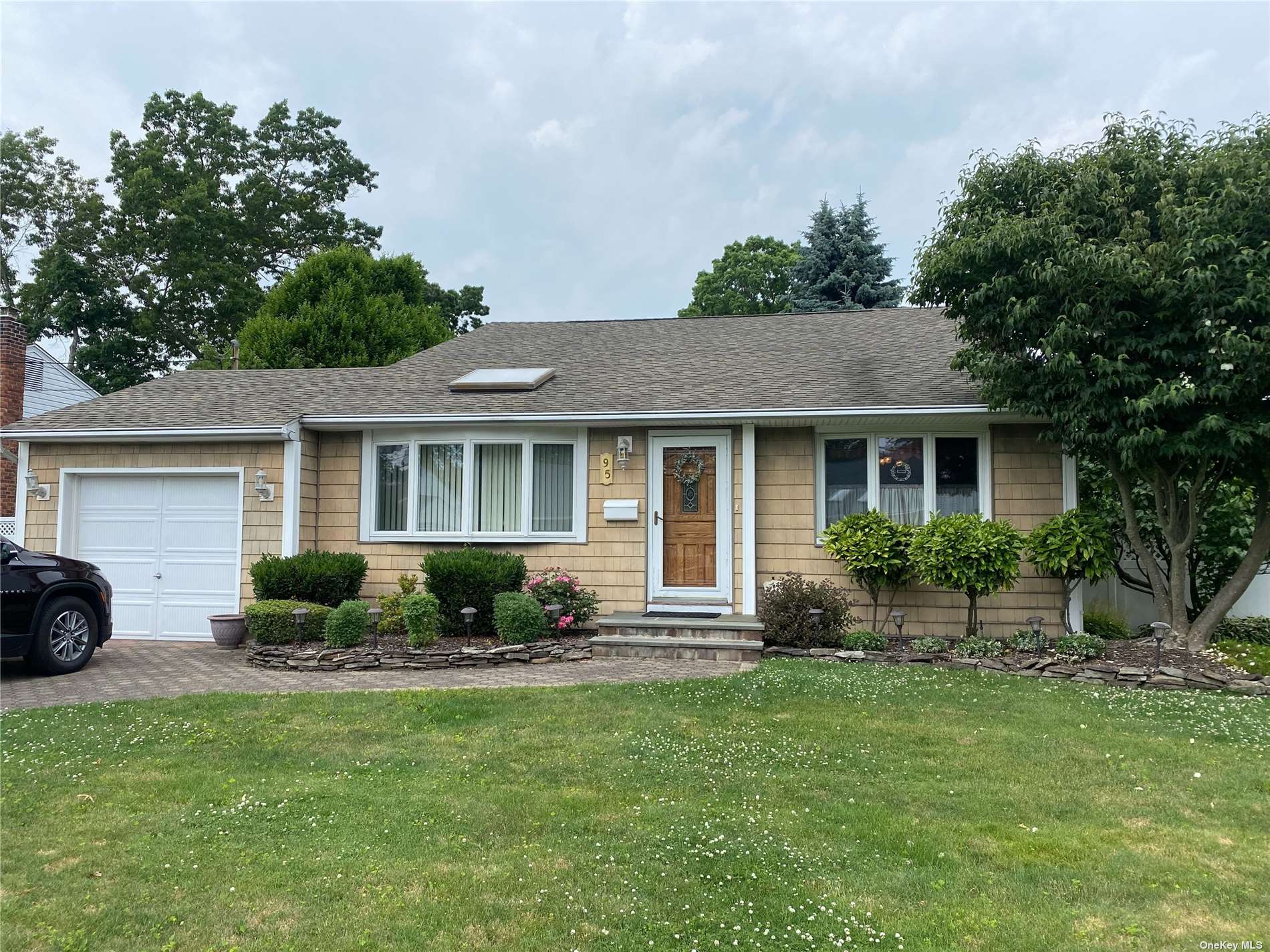 #1 photo, 95 Boston Avenue, Massapequa , NY 11758