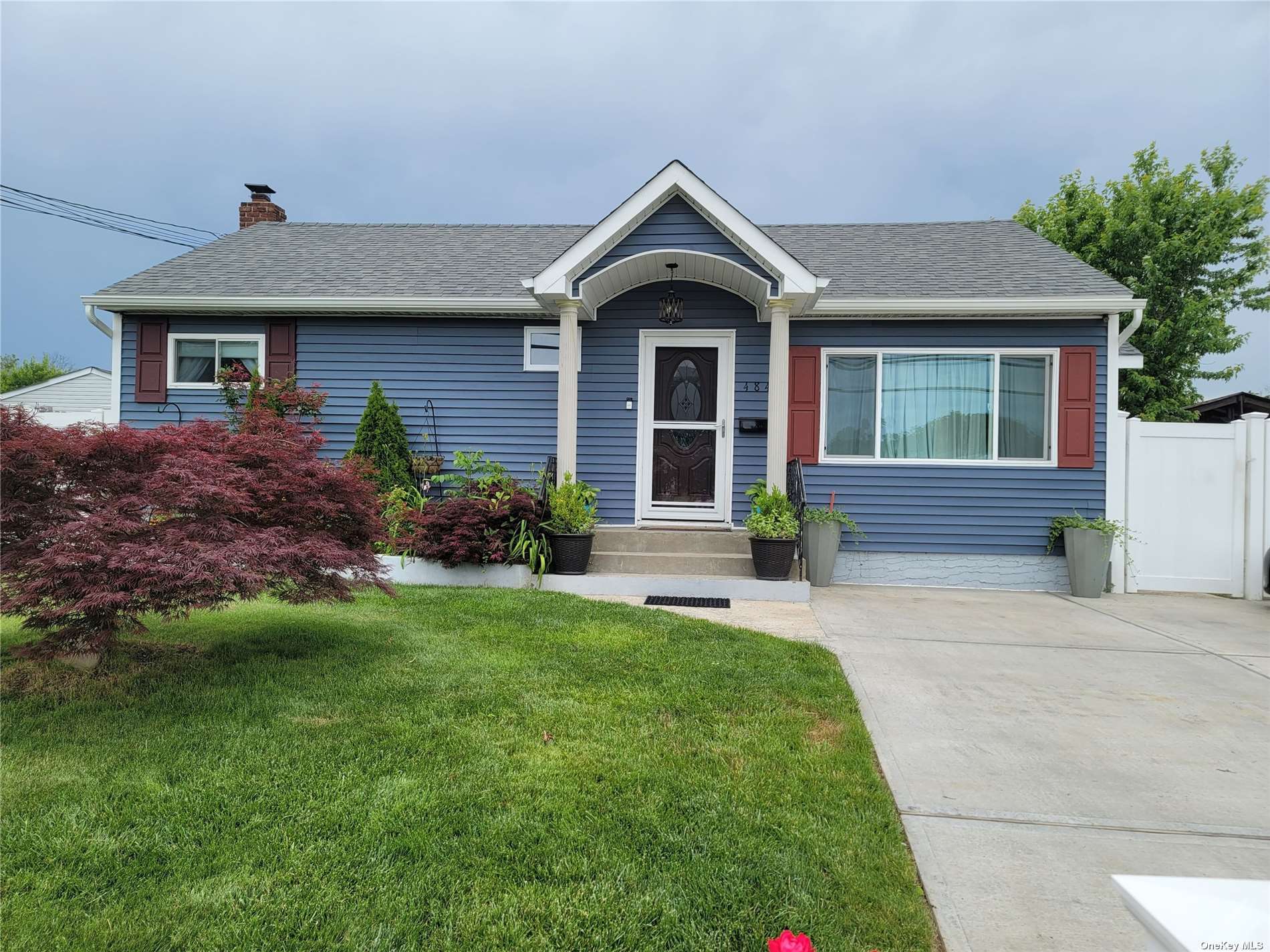 #1 photo, 484 Albany Avenue, サフォーク郡 Amityville , NY 11701