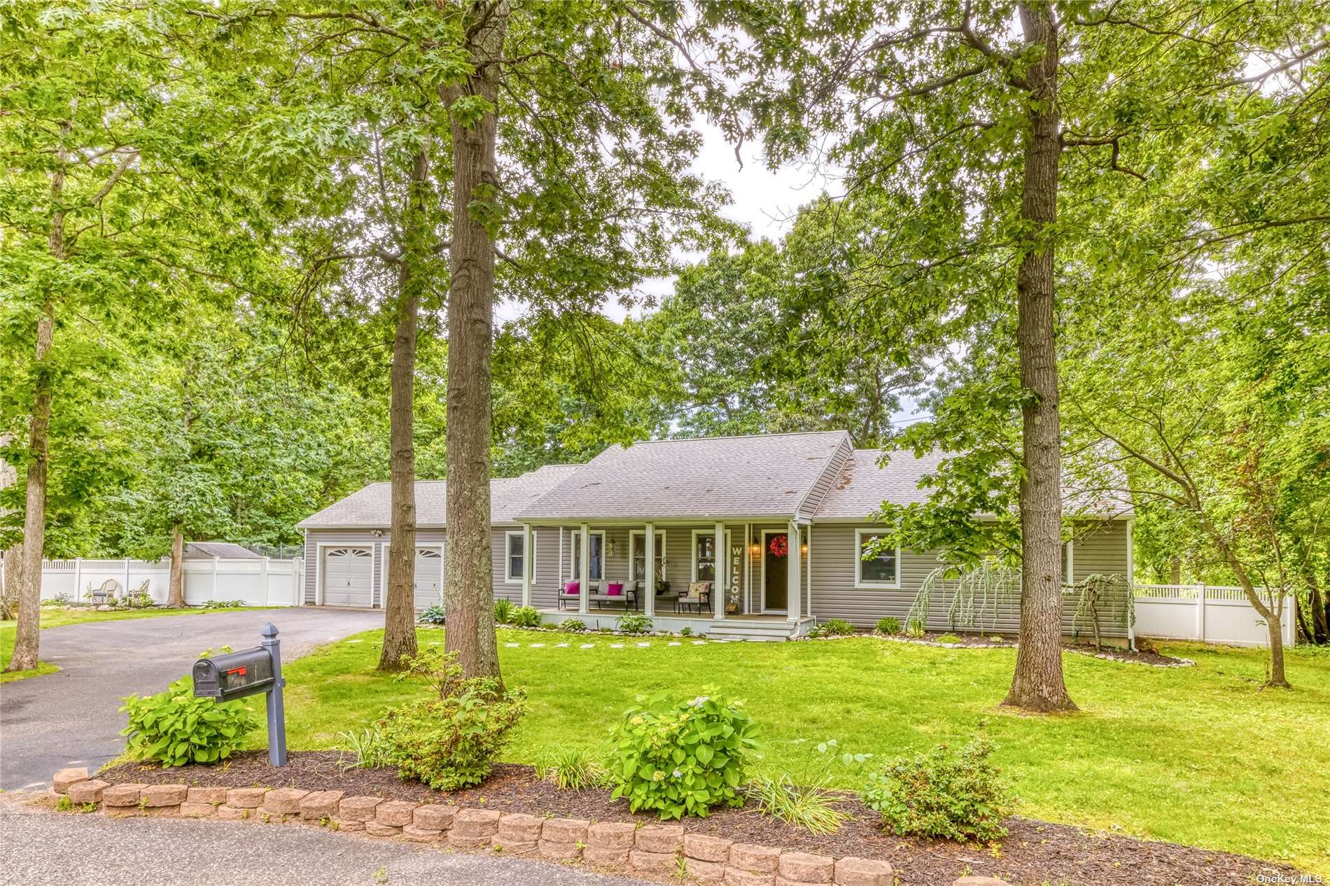 #1 photo, 8 Sorrento Court, 东长岛 Miller Place , NY 11764