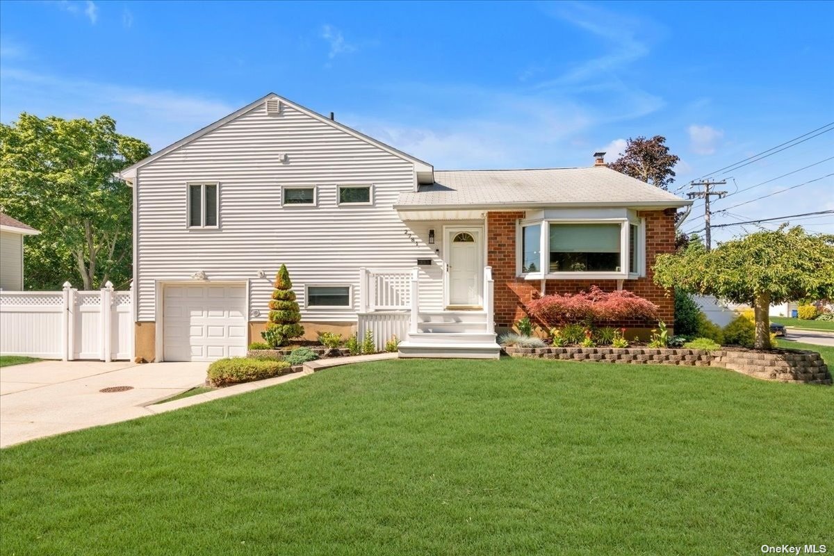 #1 photo, 2781 Columbus Avenue, ナッソー郡 North Bellmore , NY 11710