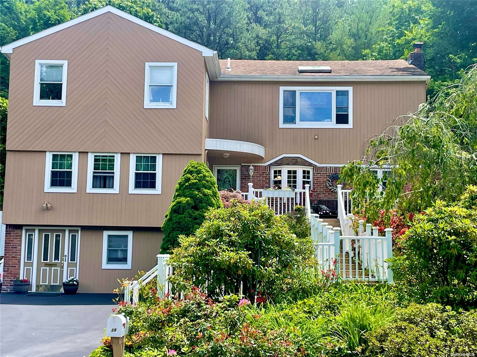 #1 photo, 35 Washington Boulevard, Smithtown , NY 11787