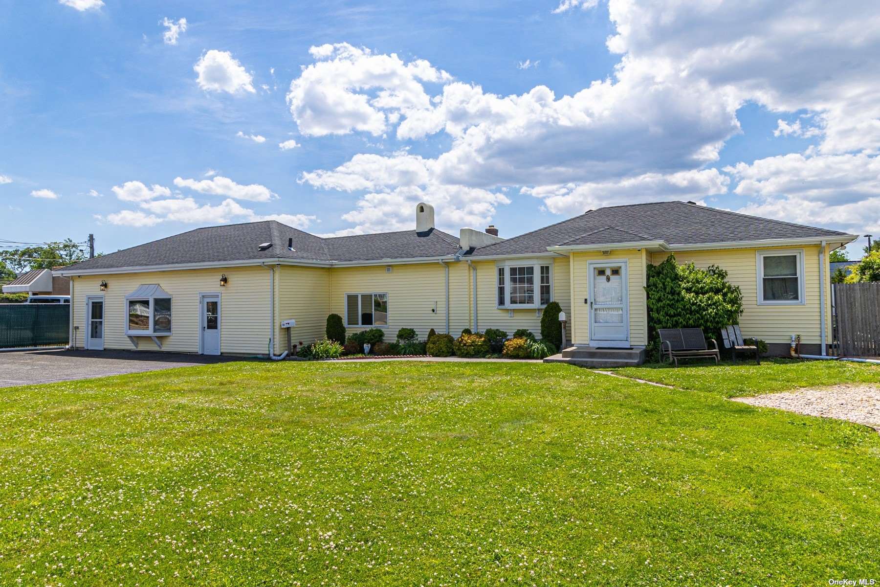 #1 photo, 10 Willowbrook Avenue, Саффолк ‖ Bay Shore , NY 11706