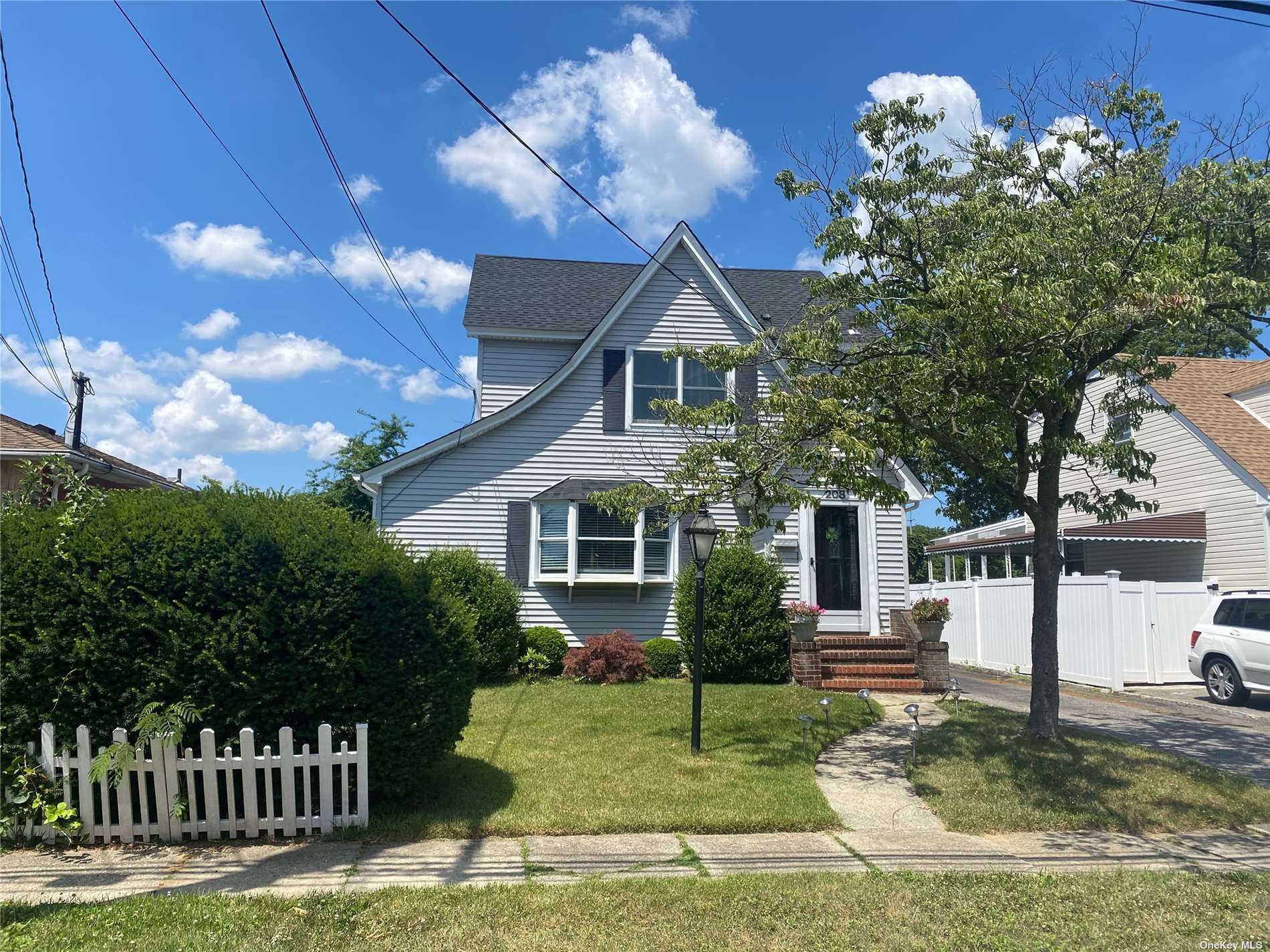 #1 photo, 208 Mitchell Street, ナッソー郡 Bellmore , NY 11710