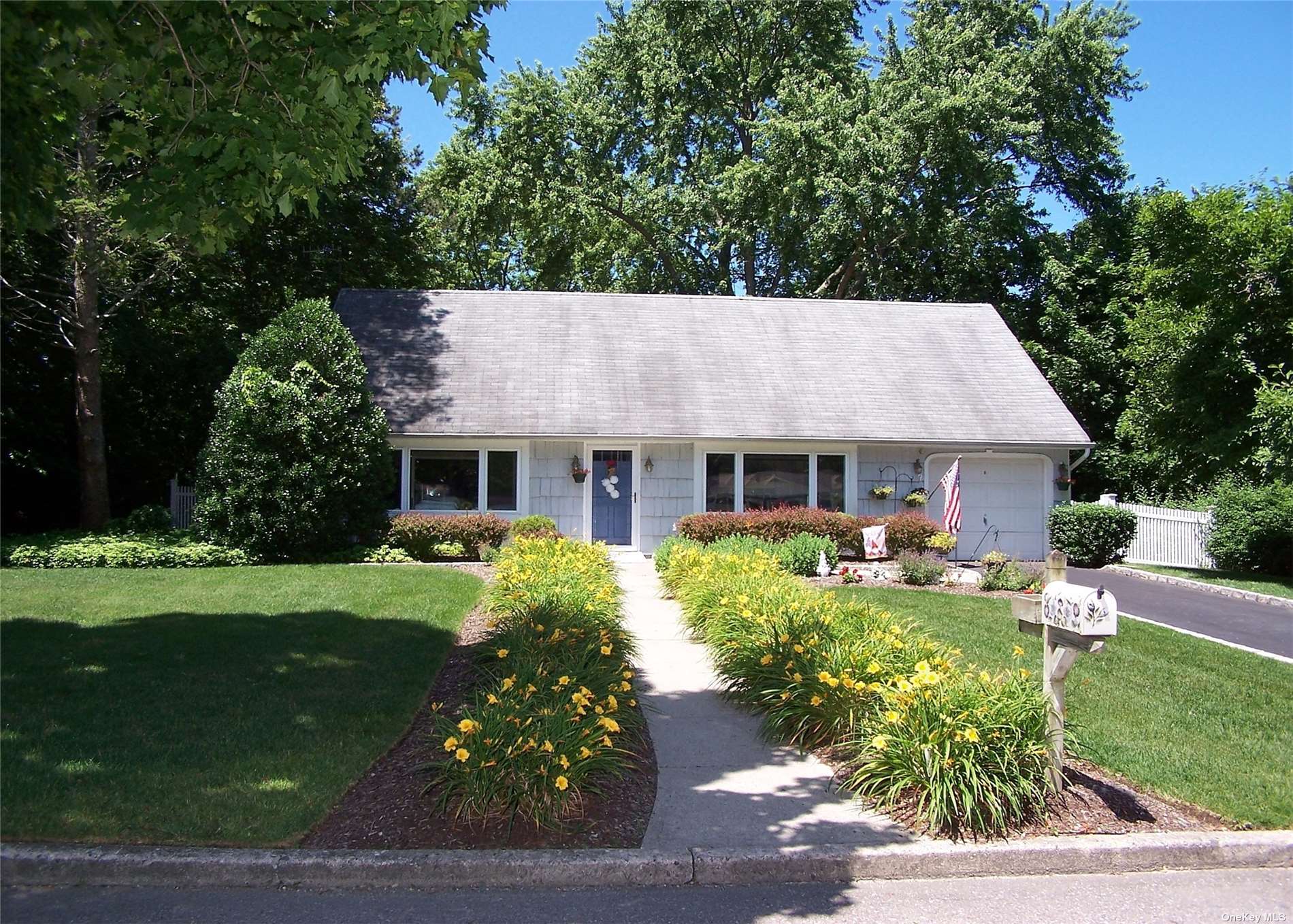 #1 photo, 30 Winfield Davis Drive, سوفولك Coram , NY 11727