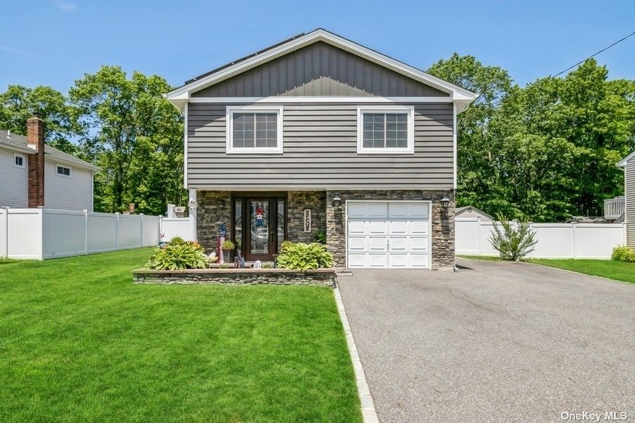 #1 photo, 107 Graham Avenue, Holbrook , NY 11741