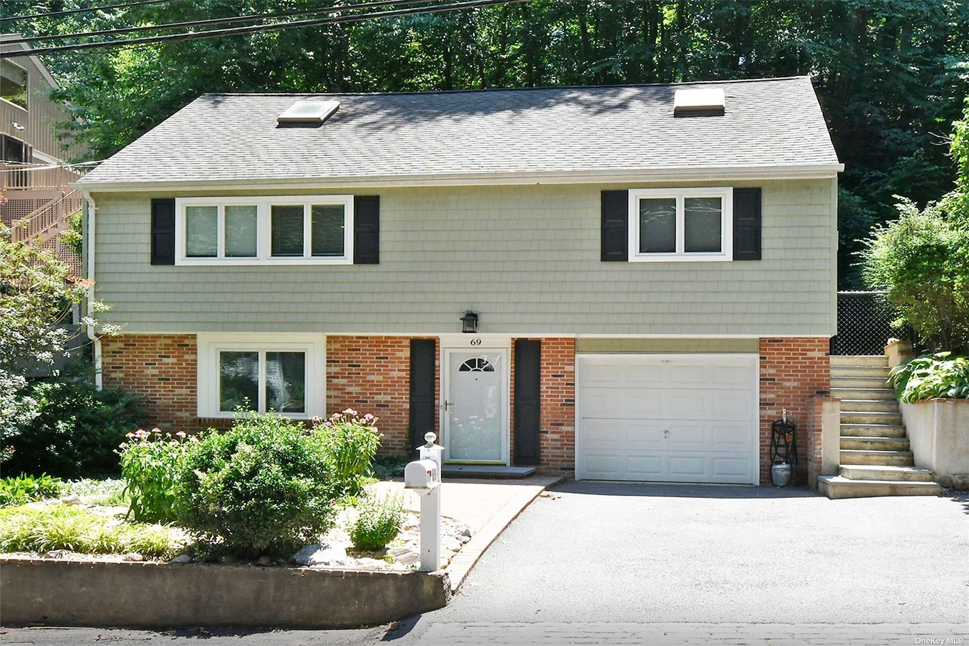 #1 photo, 69 Oakdale Road, 東長島 Centerport , NY 11721