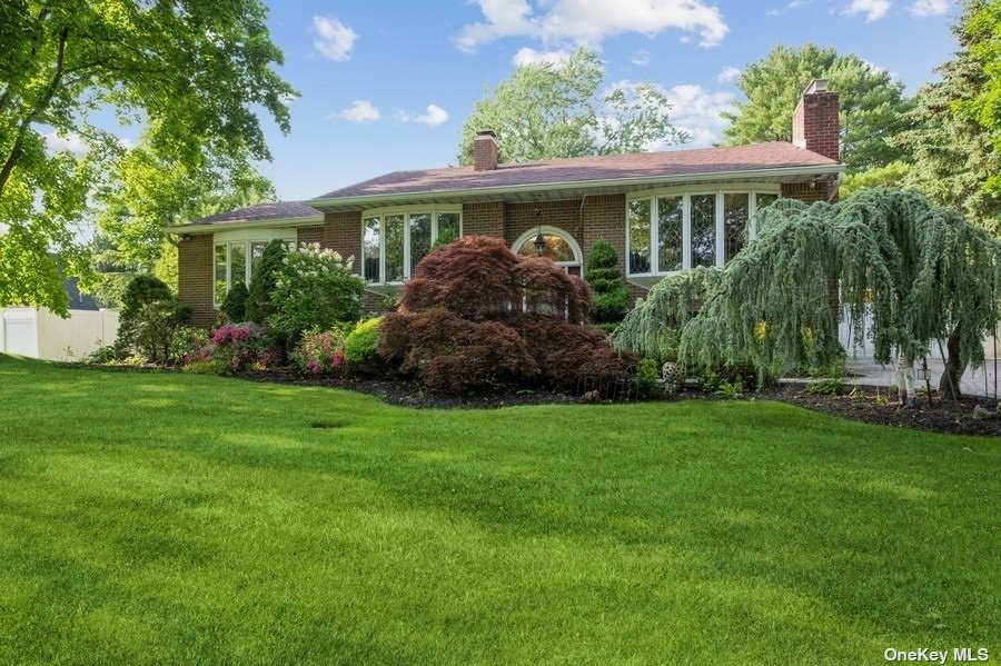 #1 photo, 9 Caroline Drive, سوفولك Dix Hills , NY 11746