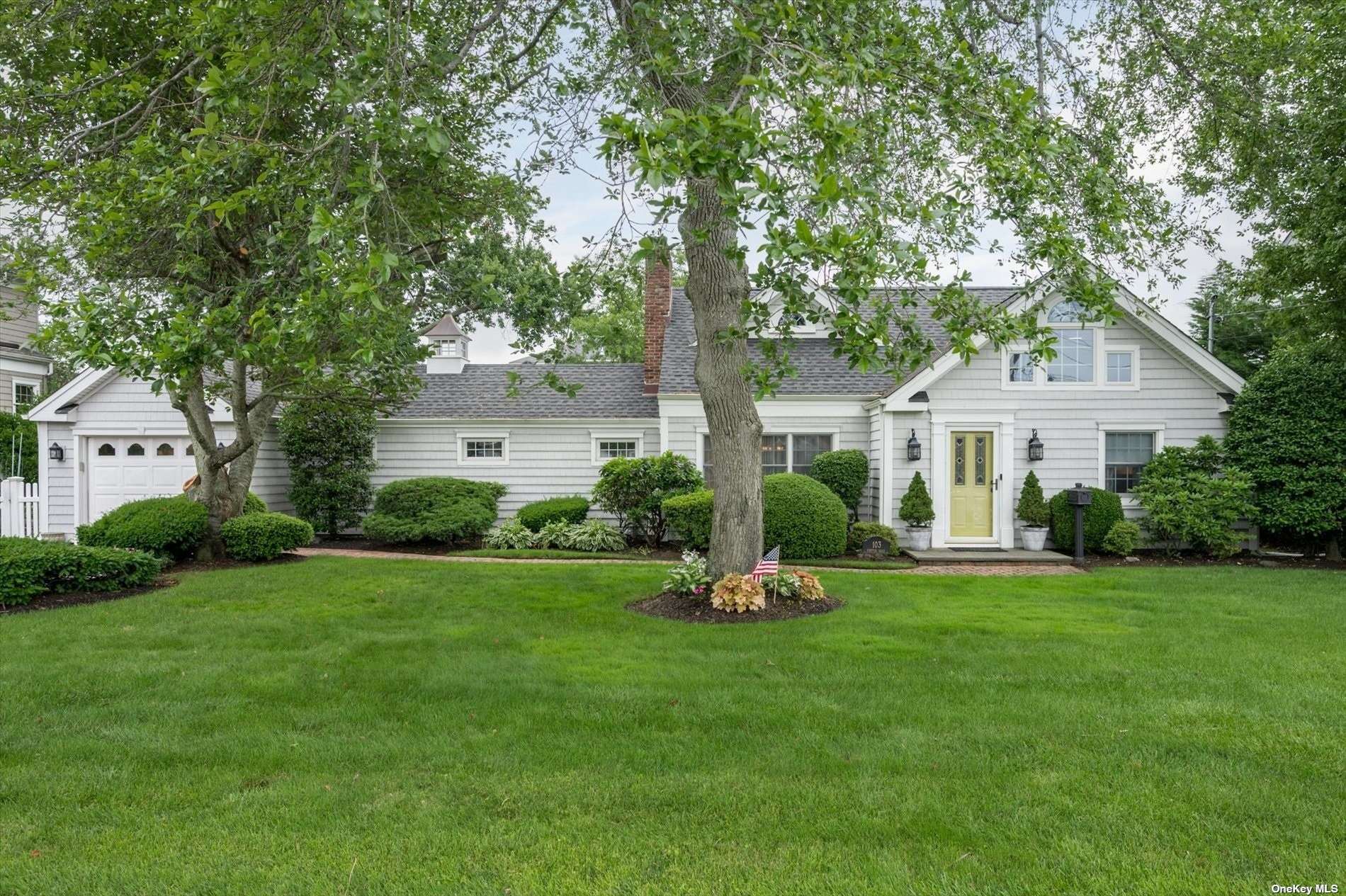 #1 photo, 103 Exeter Road, नासाउ काउंटी Massapequa , NY 11758