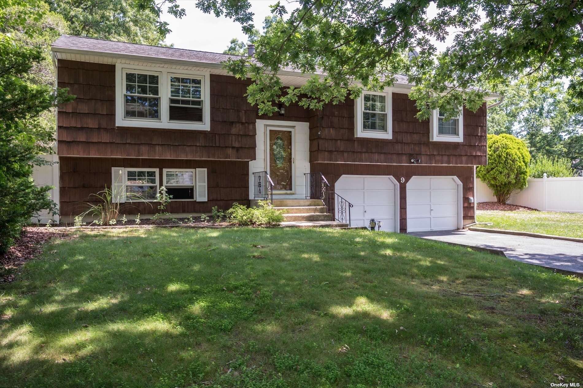 #1 photo, 9 Sandy Hollow Lane, Ridge , NY 11961