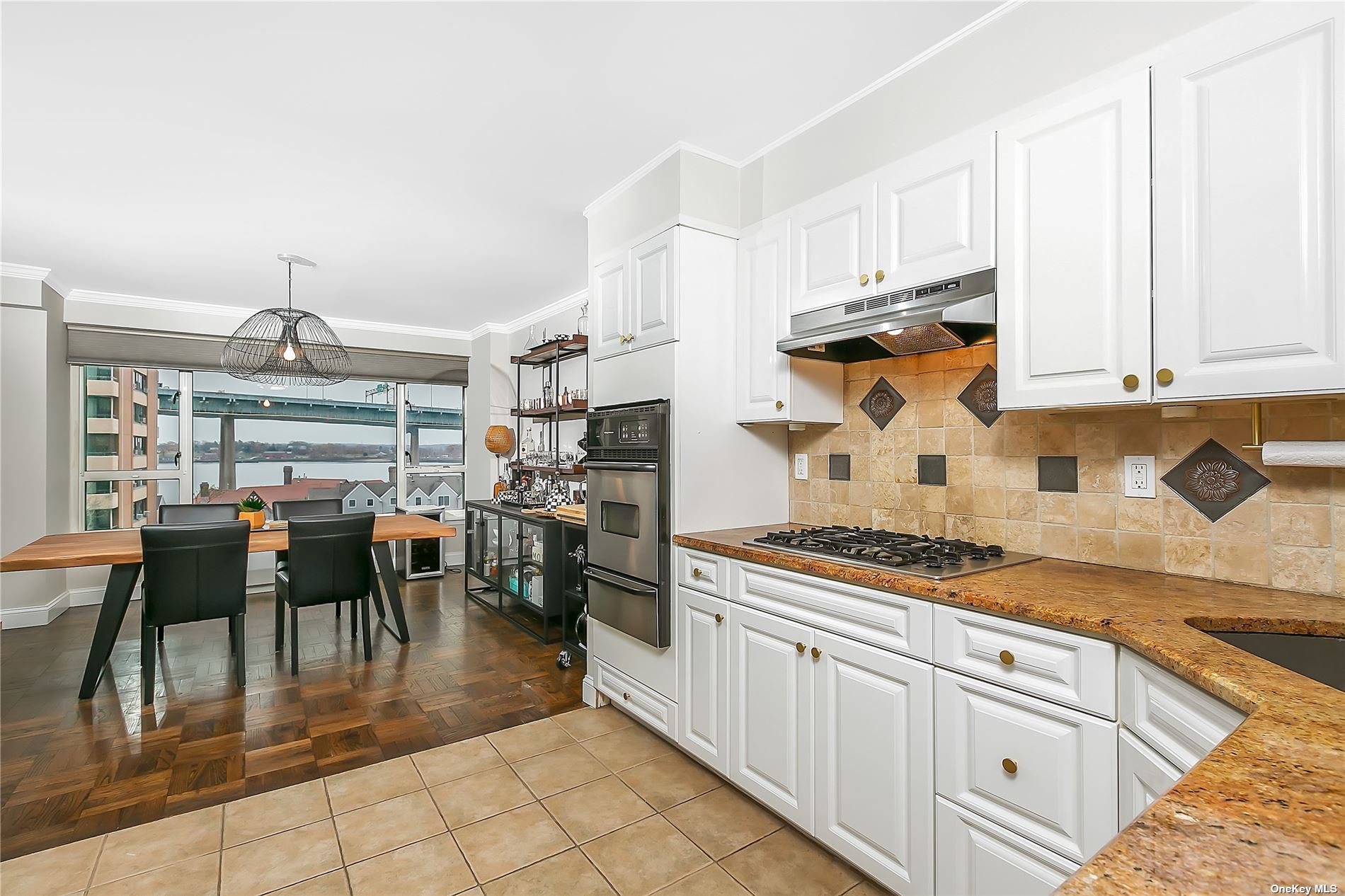 #1 photo, 166-25 Powells Cove Blv, 皇后區 Beechhurst , NY 11357