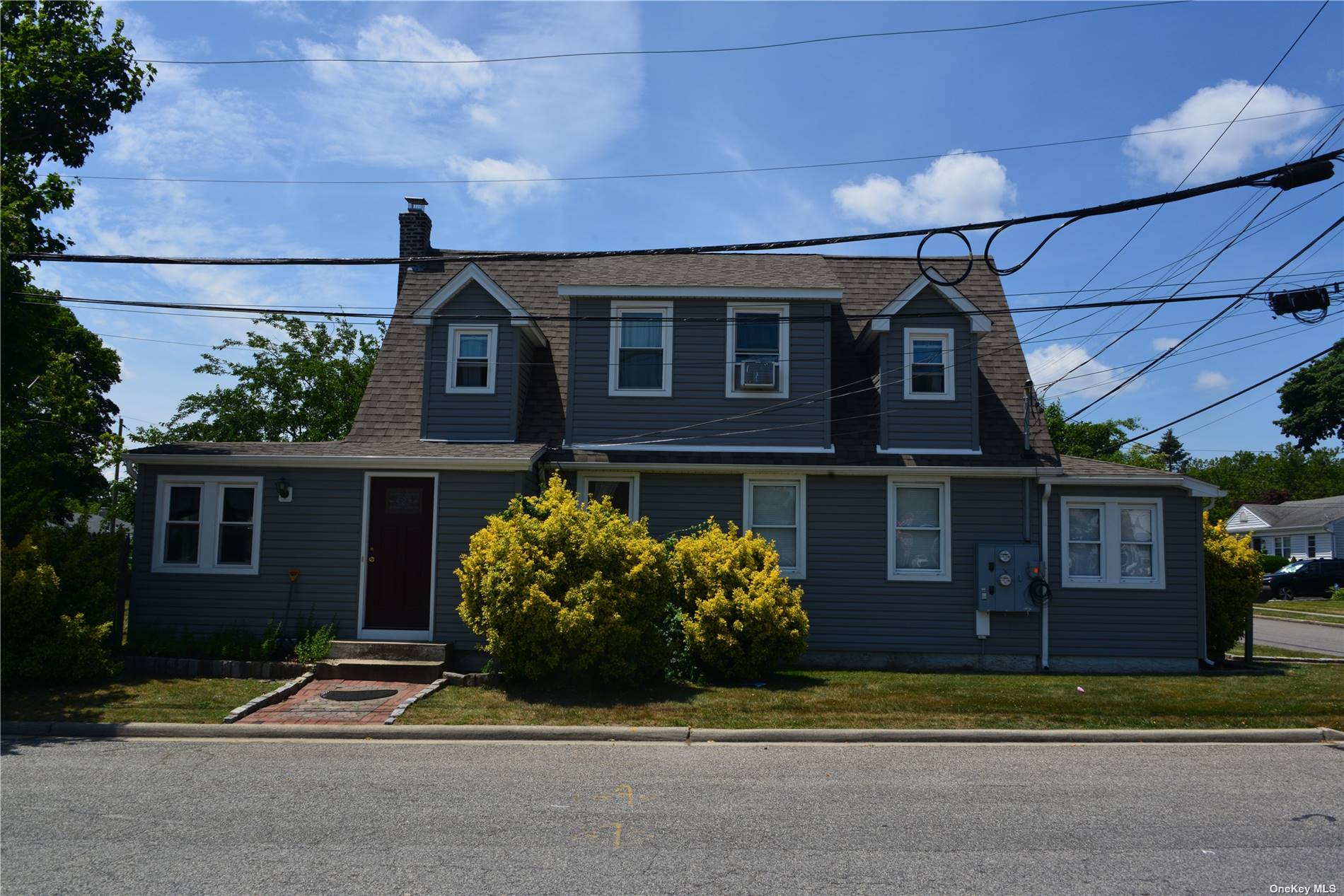 #1 photo, 71 16th Street, Hicksville , NY 11801