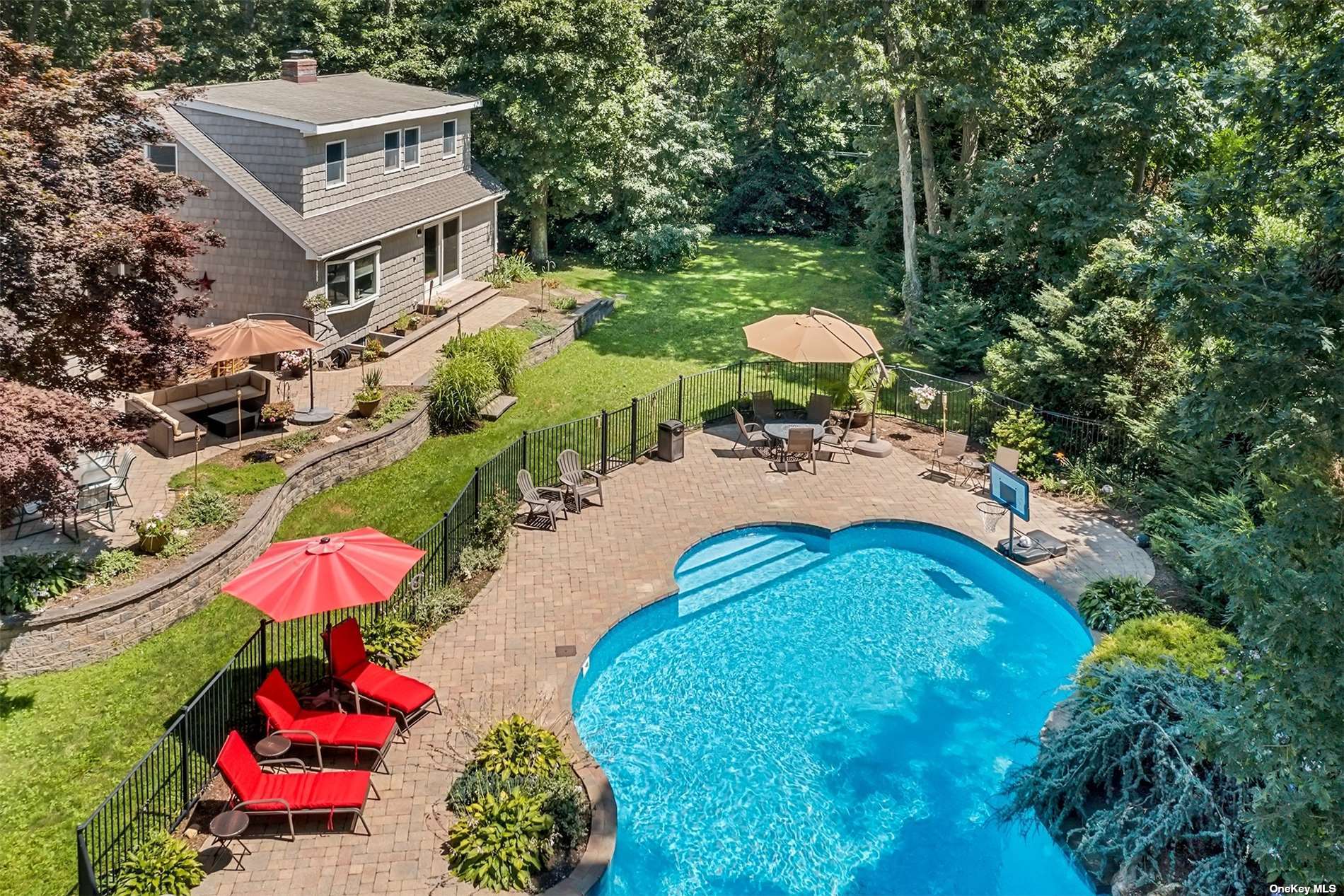 #1 photo, 1 Roundabout Road, 롱 아일랜드 Smithtown , NY 11787