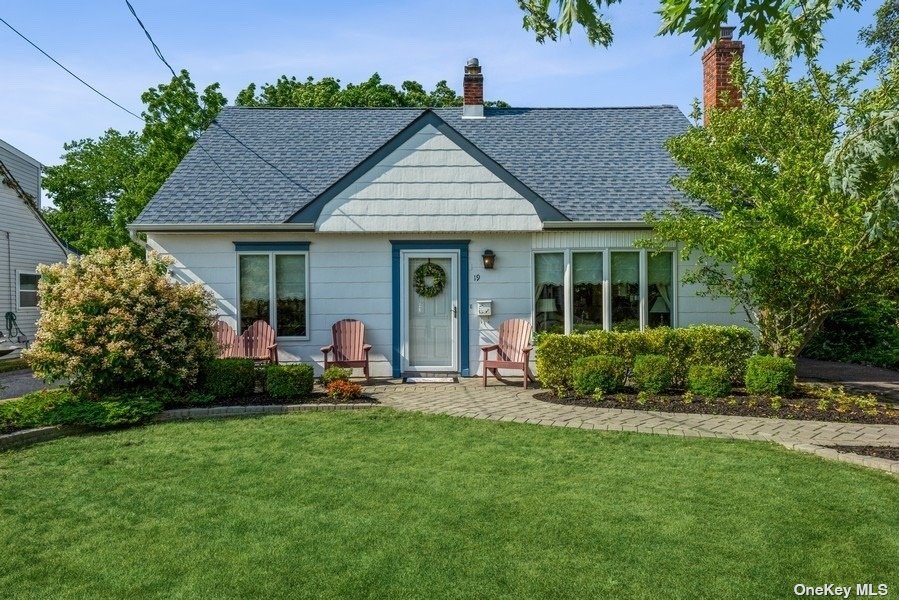 #1 photo, 19 E Orowoc Avenue, 롱 아일랜드 Islip , NY 11751