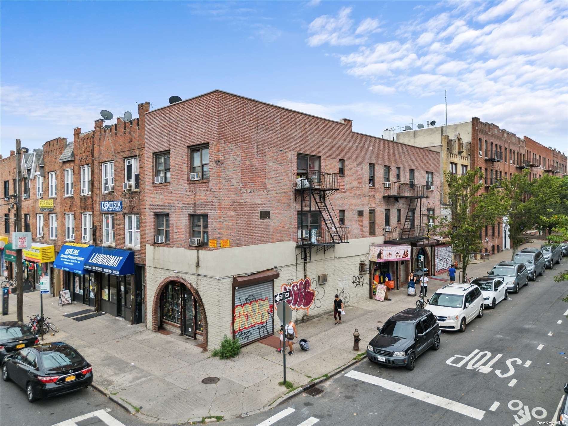 #1 photo, 41-02 102 Street, 皇后区 可乐娜 Corona , NY 11368