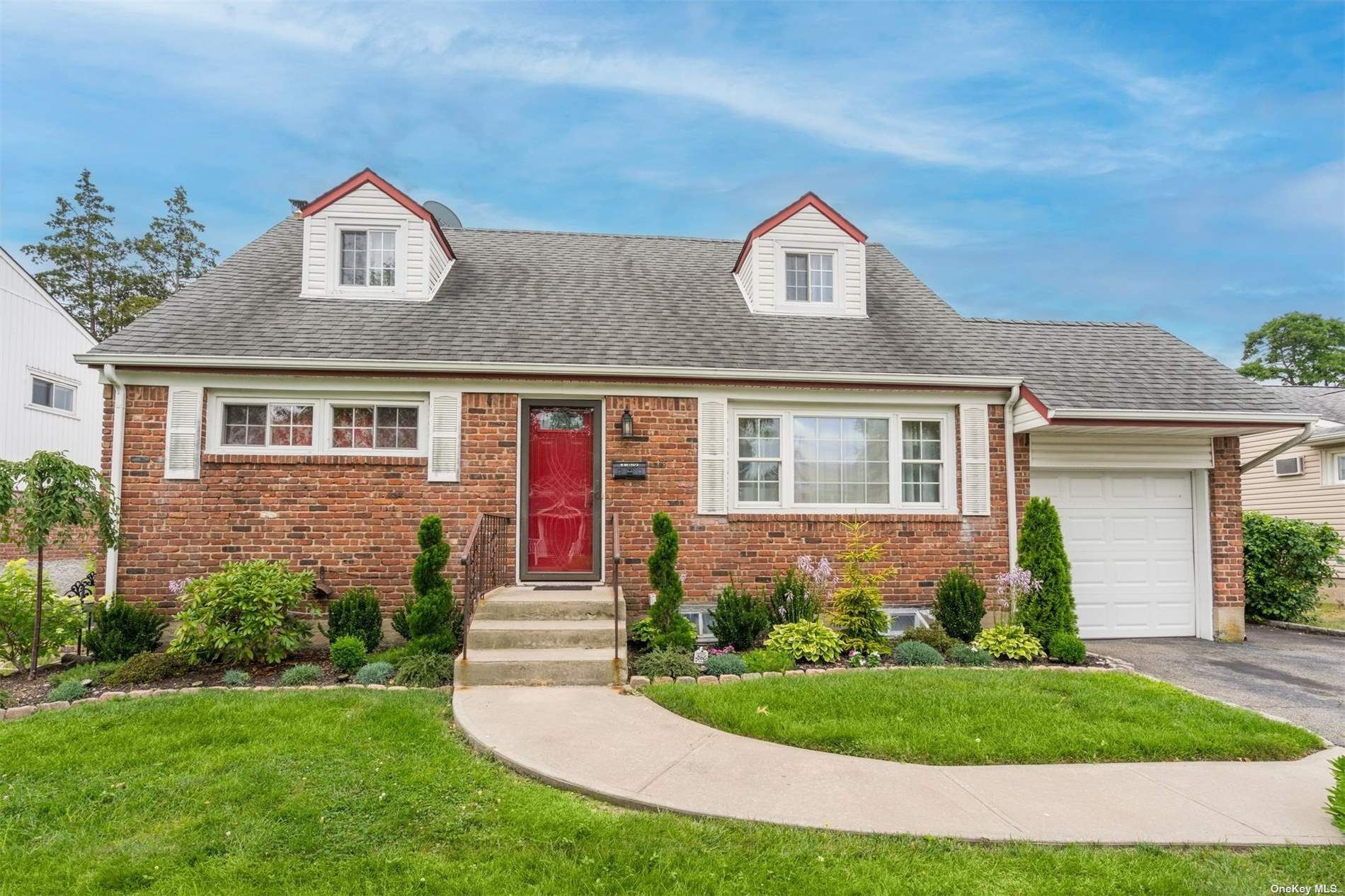 #1 photo, 189 Floral Avenue, Plainview , NY 11803