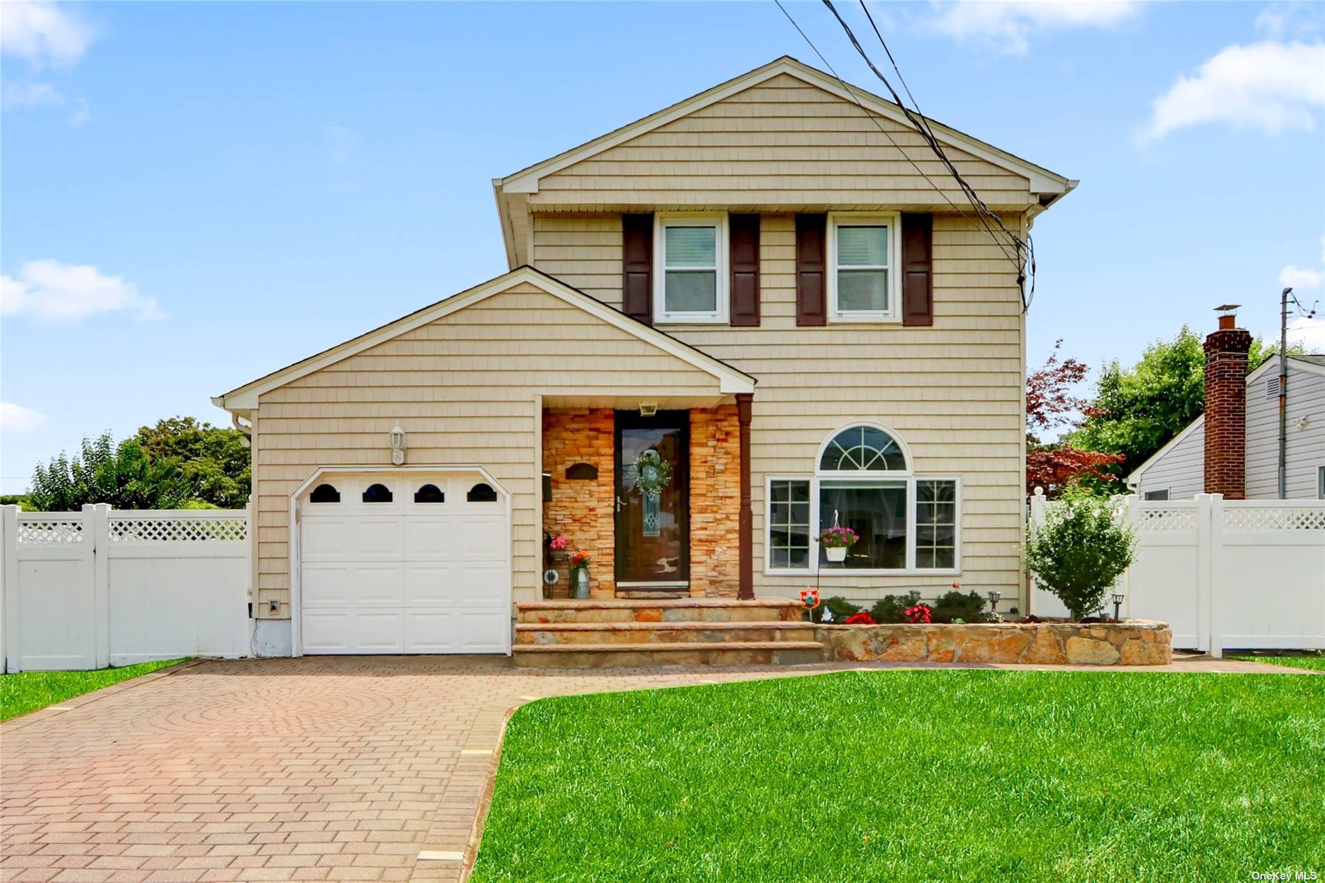 #1 photo, 72 Amsterdam Avenue, サフォーク郡 West Babylon , NY 11704