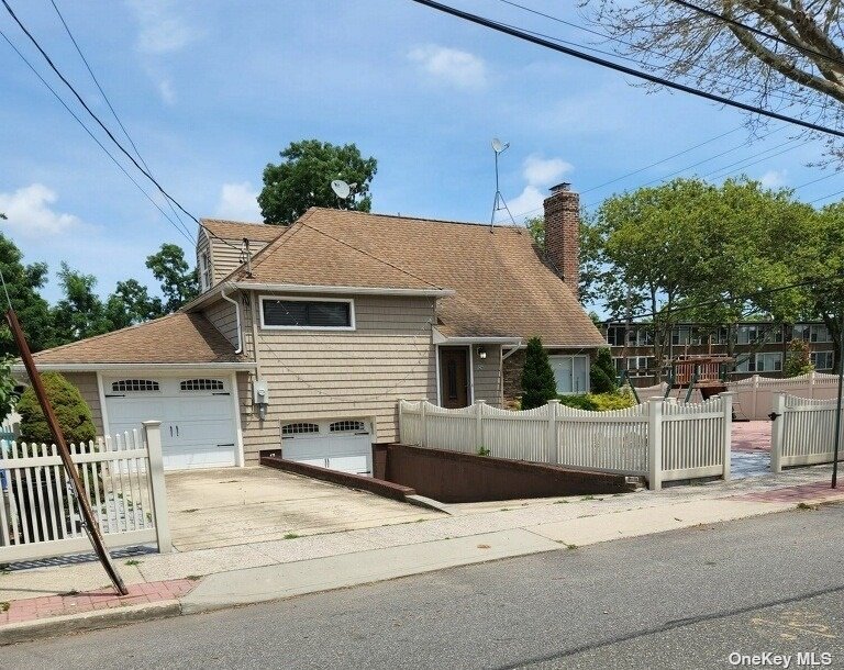 #1 photo, 2A Everett Street, 長島 Lynbrook , NY 11563