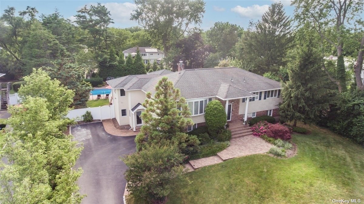 #1 photo, 4 Olympia Court, East Northport , NY 11731