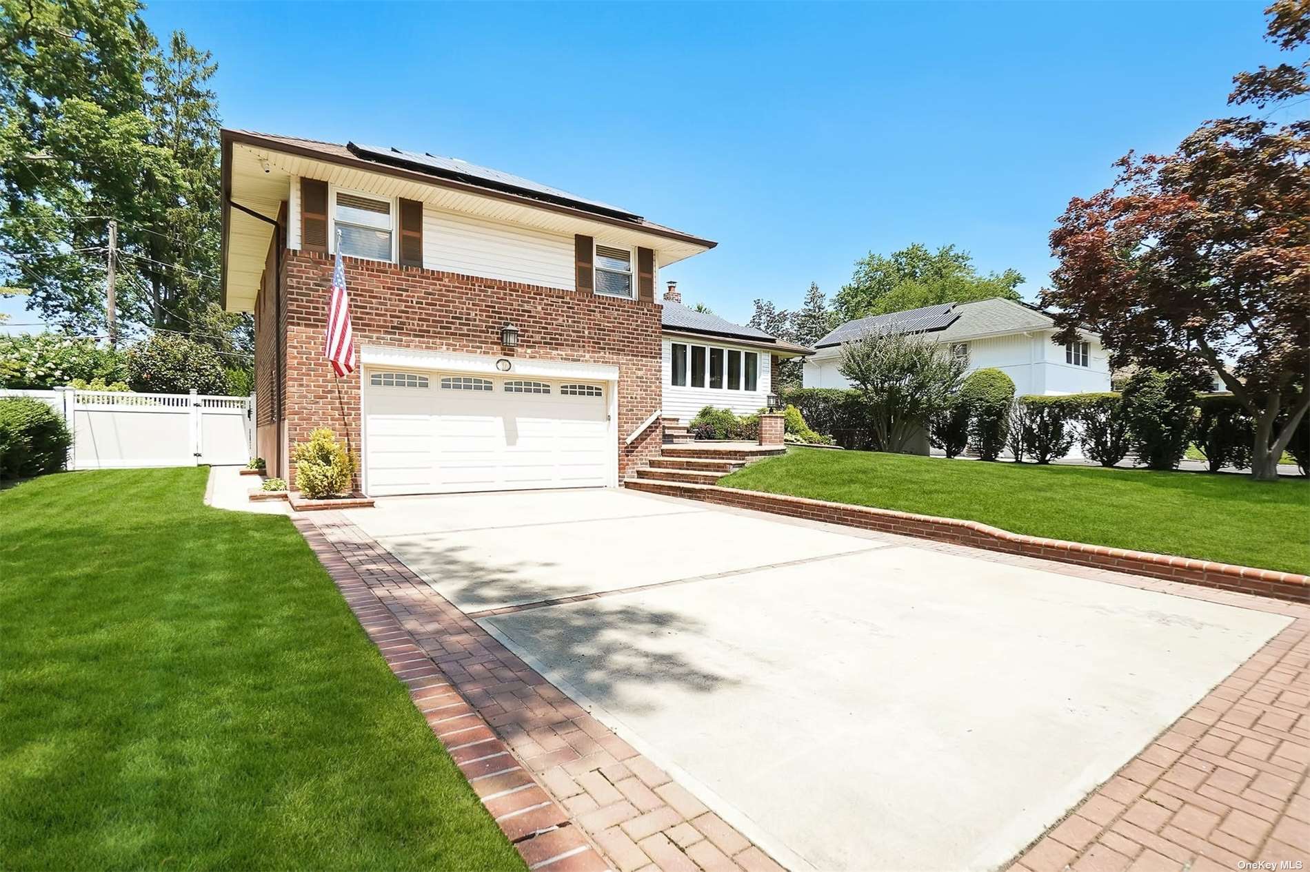 #1 photo, 517 Queen Street, Westbury , NY 11590