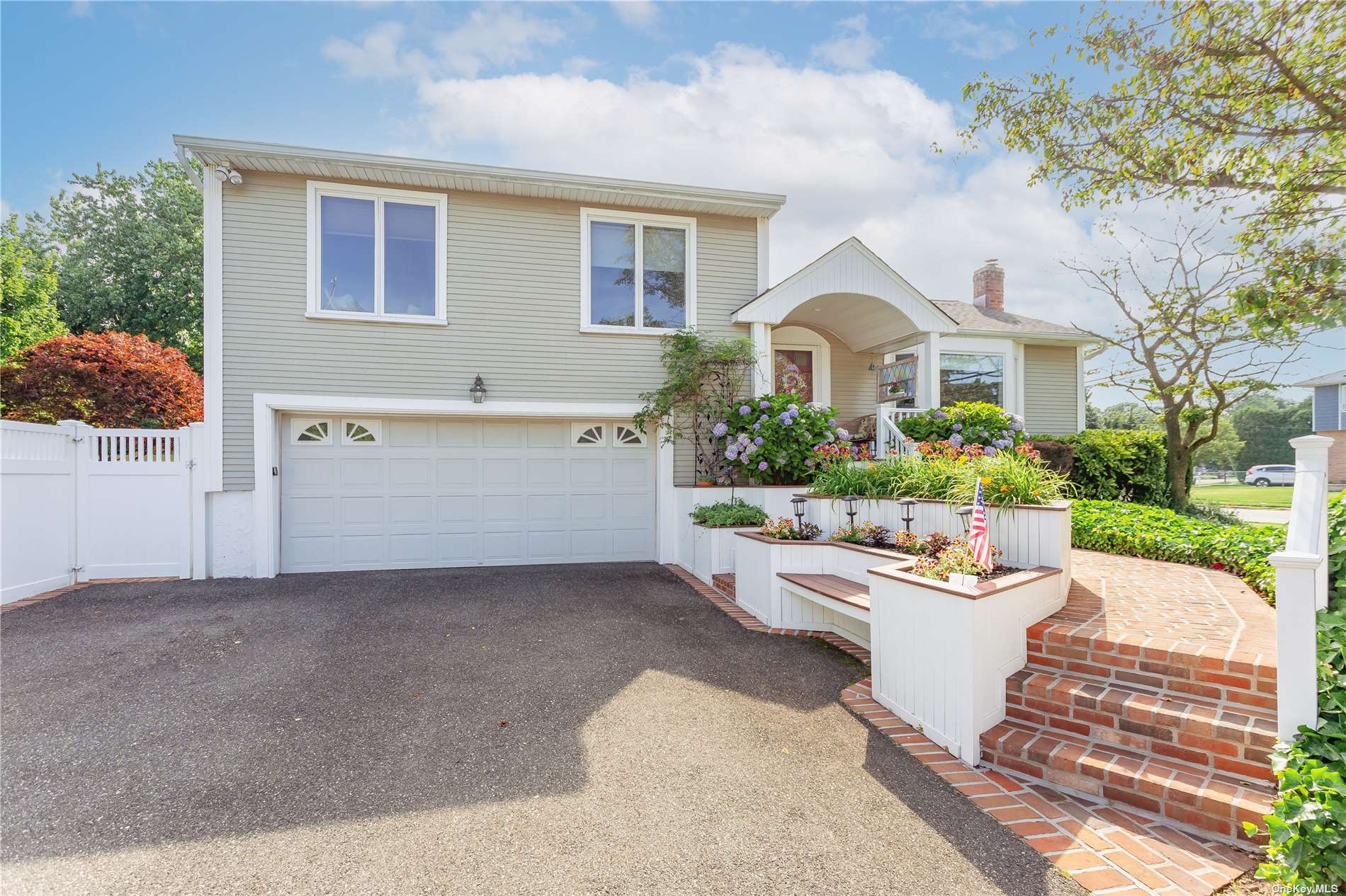 #1 photo, 51 Farmers Avenue, ナッソー郡 Plainview , NY 11803