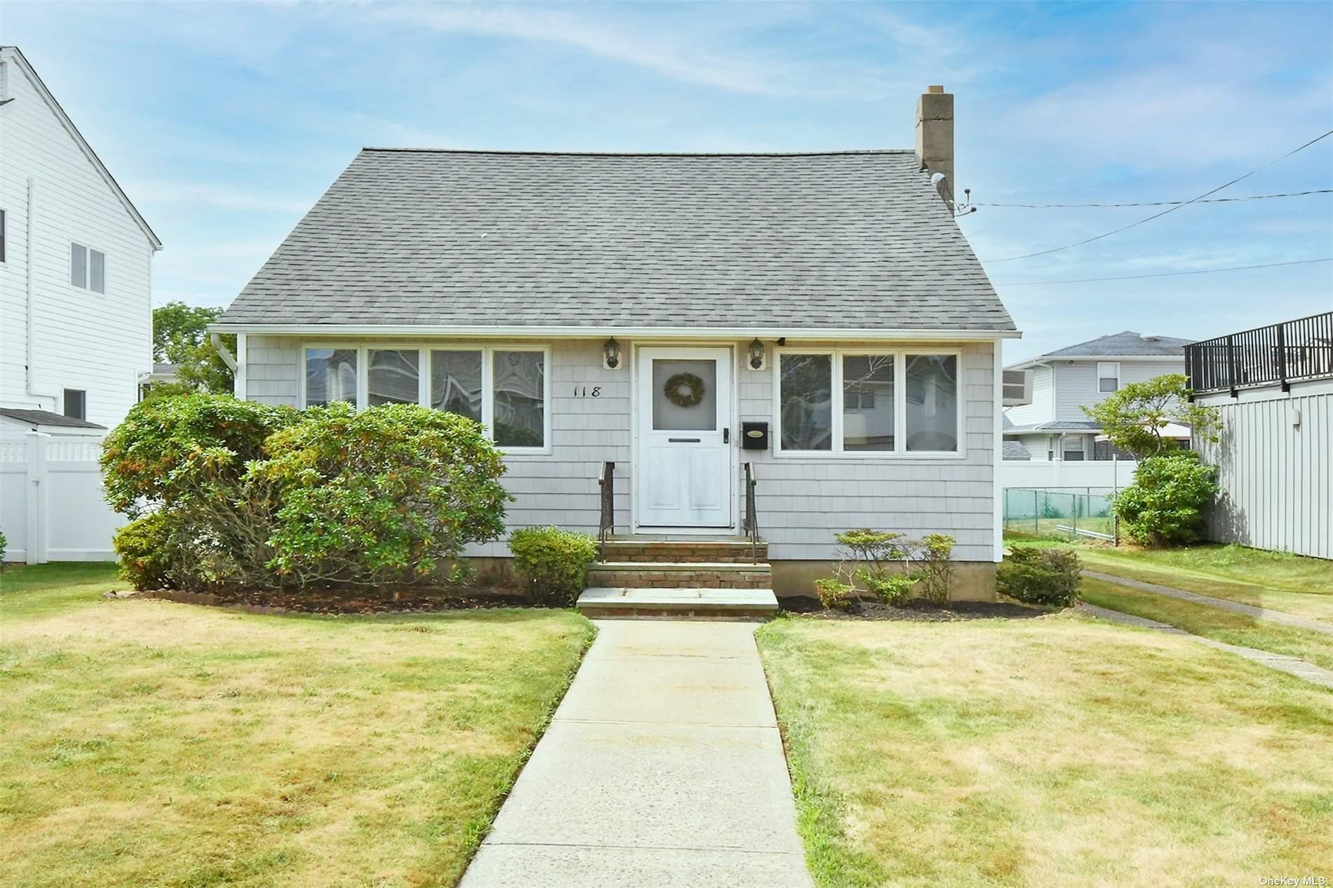 #1 photo, 118 Washington Place, ナッソー郡 Massapequa , NY 11758