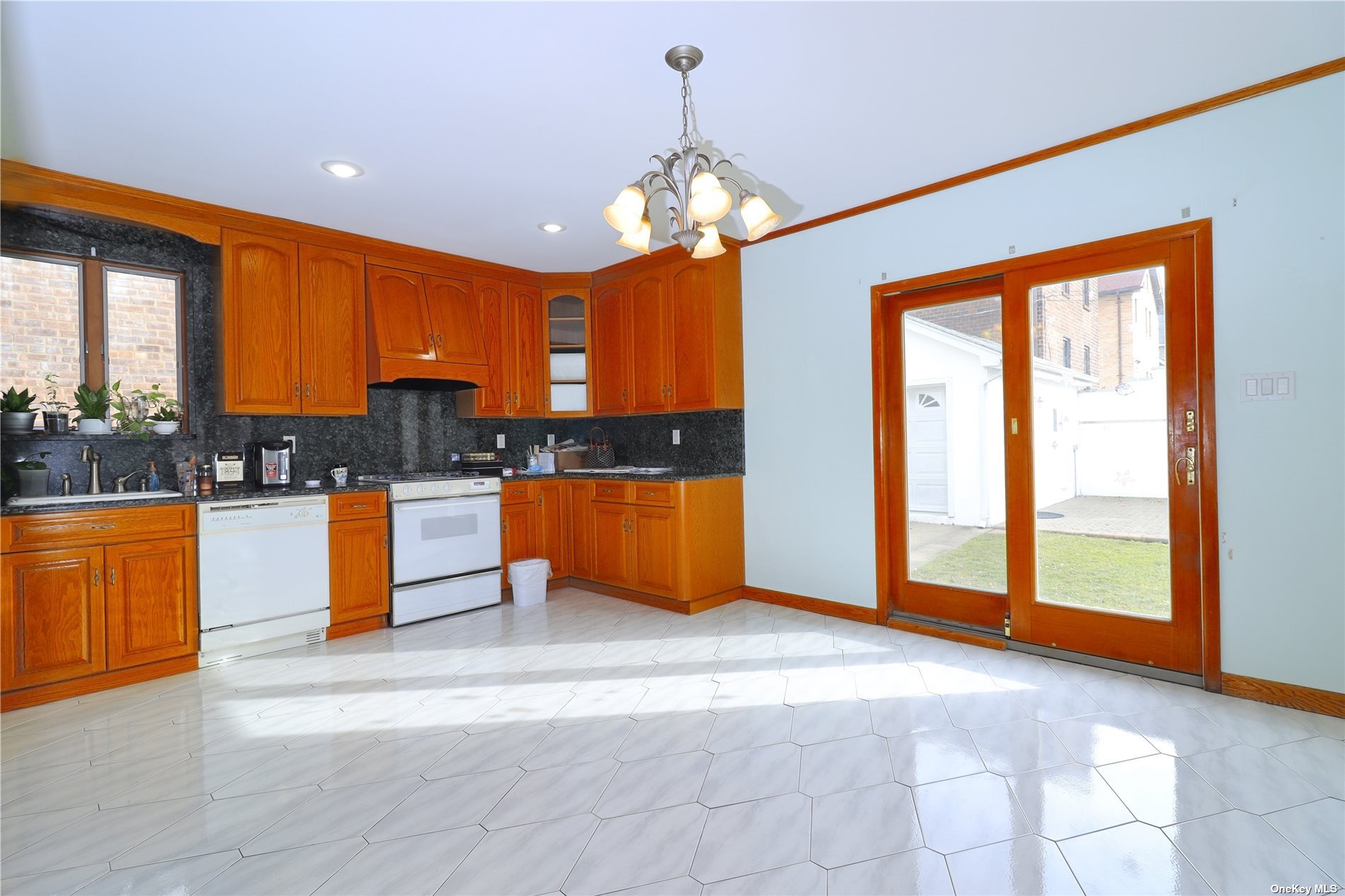 #1 photo, 152-14 Bayside Avenue, 法拉盛 Flushing , NY 11354