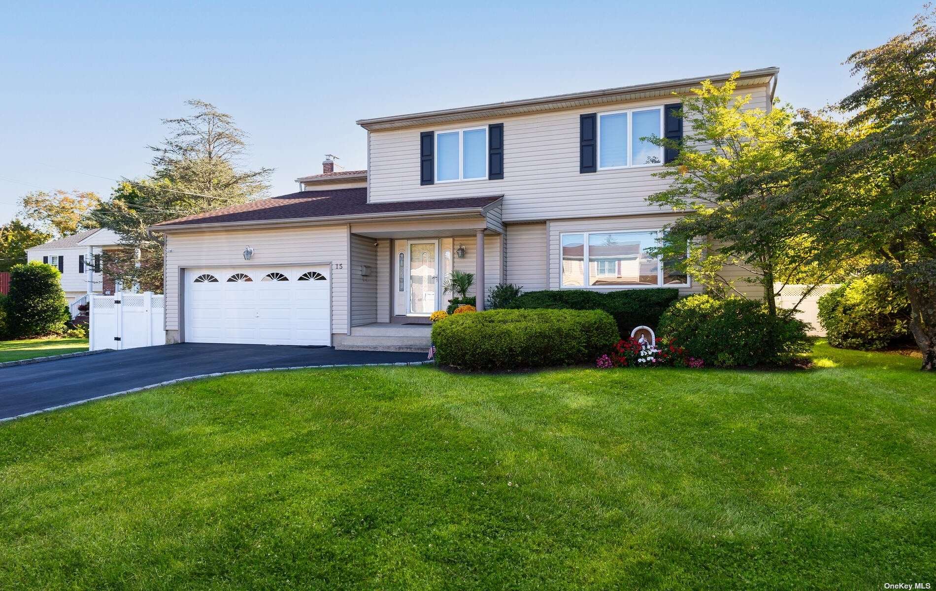 #1 photo, 15 Tower Court, מחוז נסאו Syosset , NY 11791