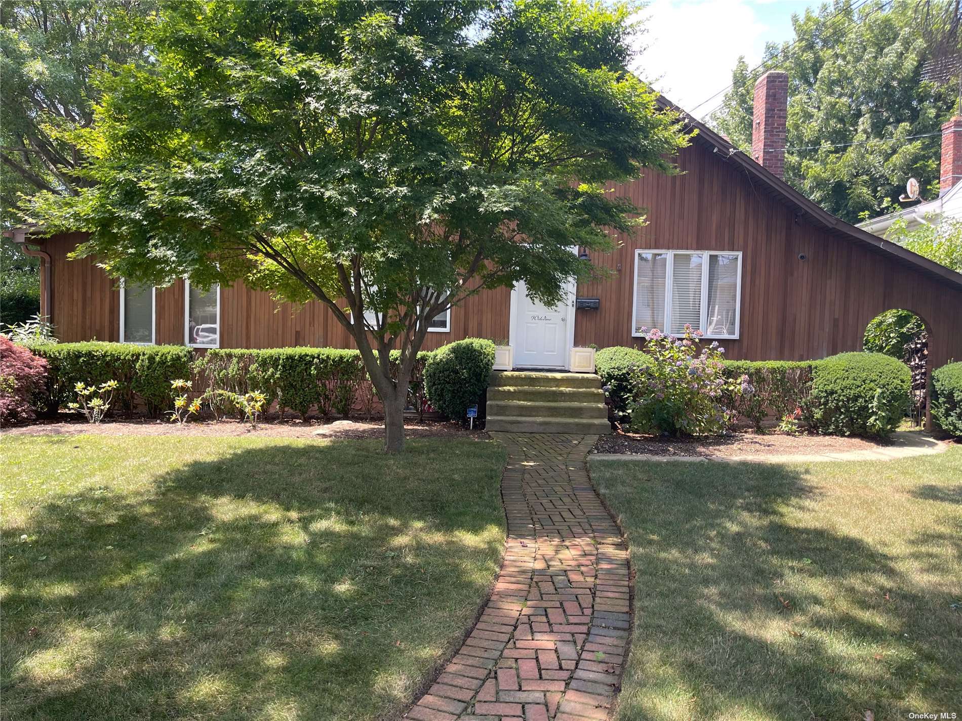 #1 photo, 187 Carman Avenue, ナッソー郡 East Rockaway , NY 11518