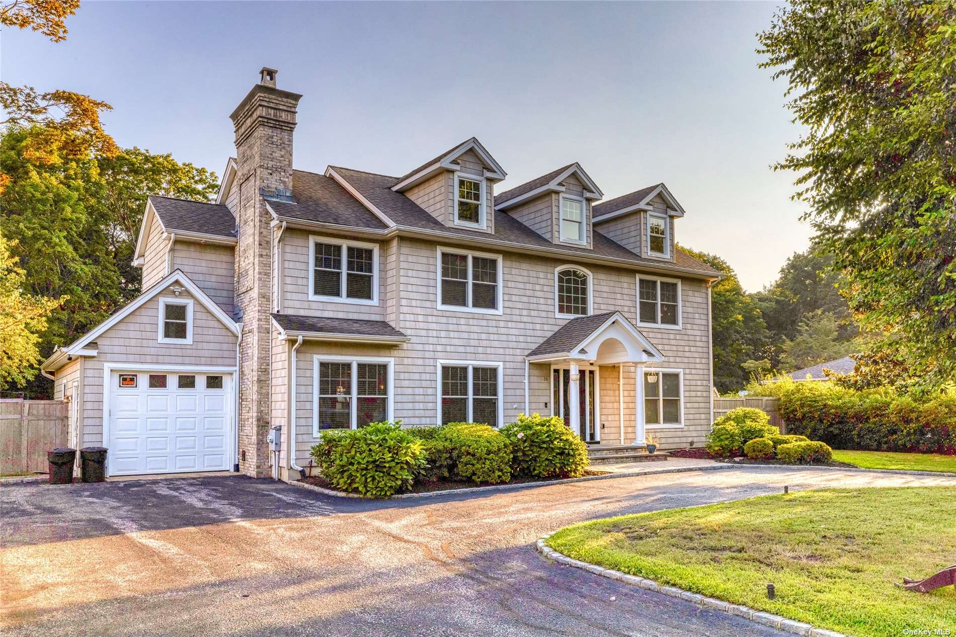 #1 photo, 16 Smith Street, 東長島 Center Moriches , NY 11934