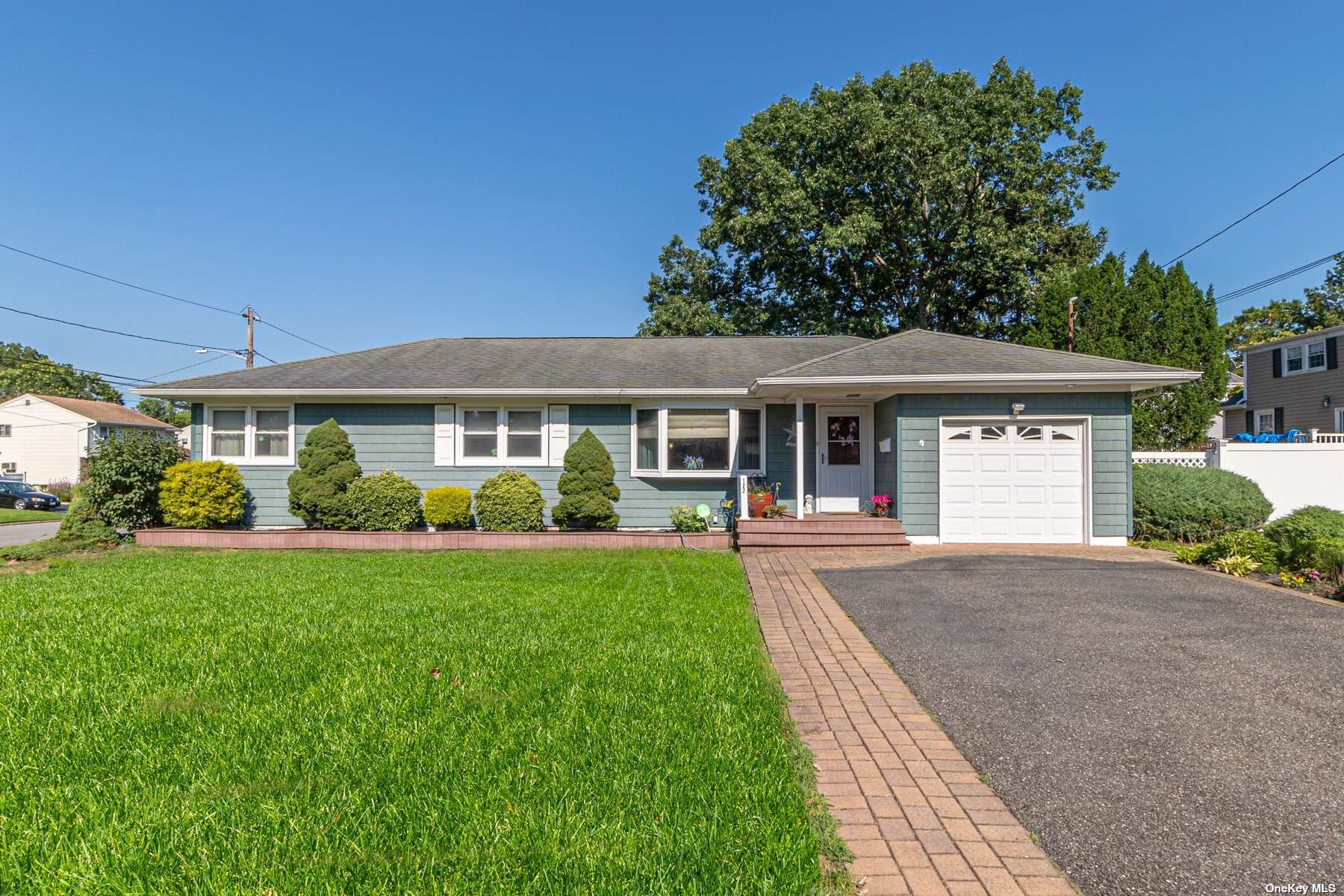 #1 photo, 122 Cheltenham Road, West Babylon , NY 11704