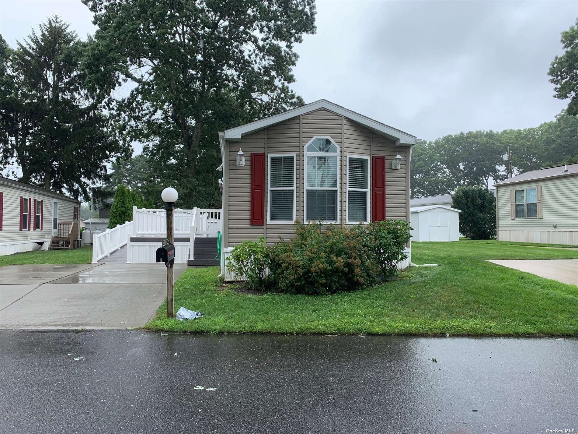 #1 photo, 1661-171 Old Country Road, Riverhead , NY 11901