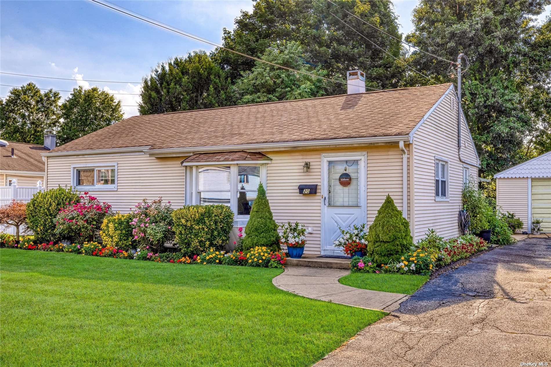 #1 photo, 20 Ginny Lane, Bethpage , NY 11714