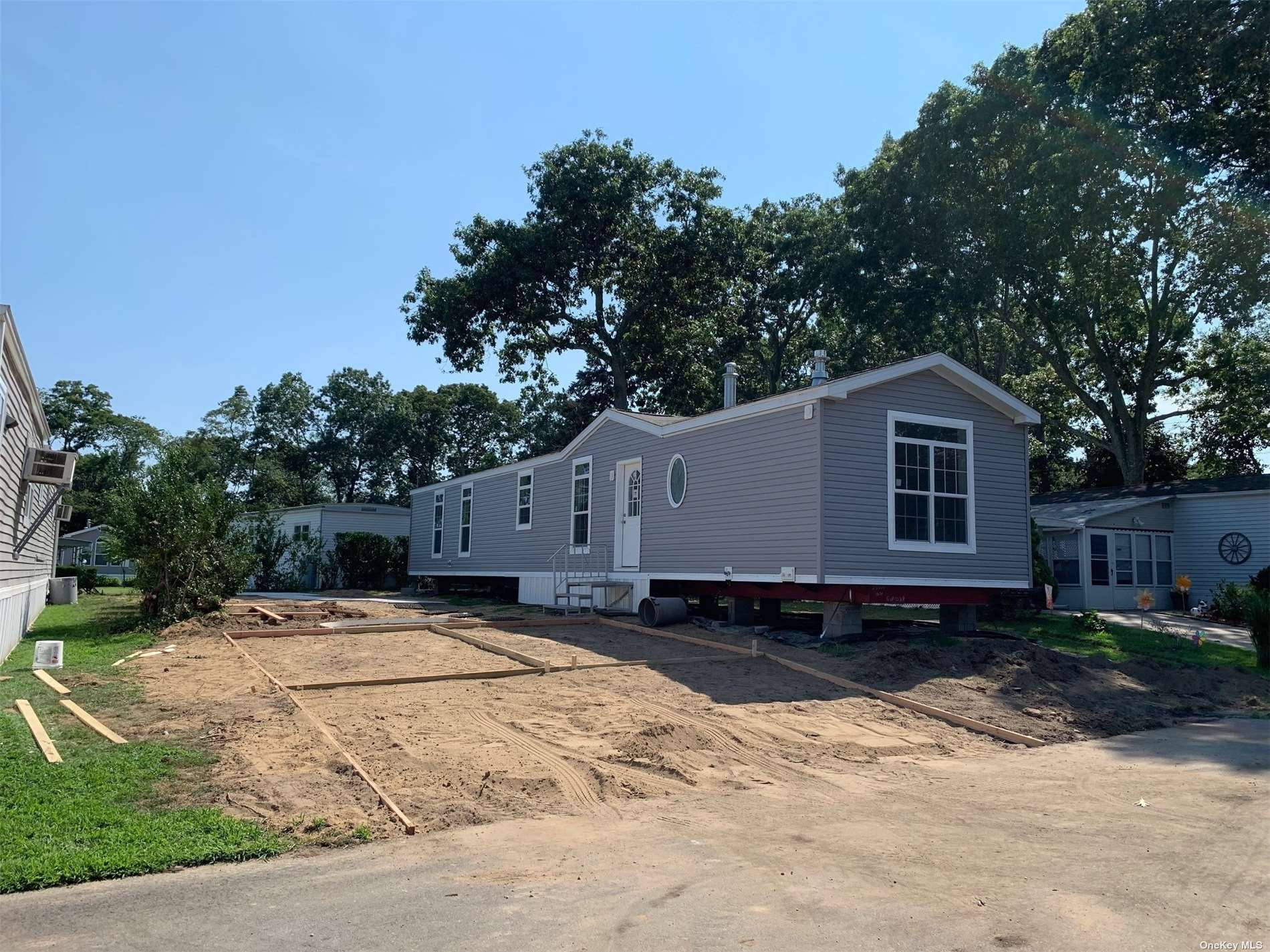 #1 photo, 1661-327 Old Country Road, Riverhead , NY 11901